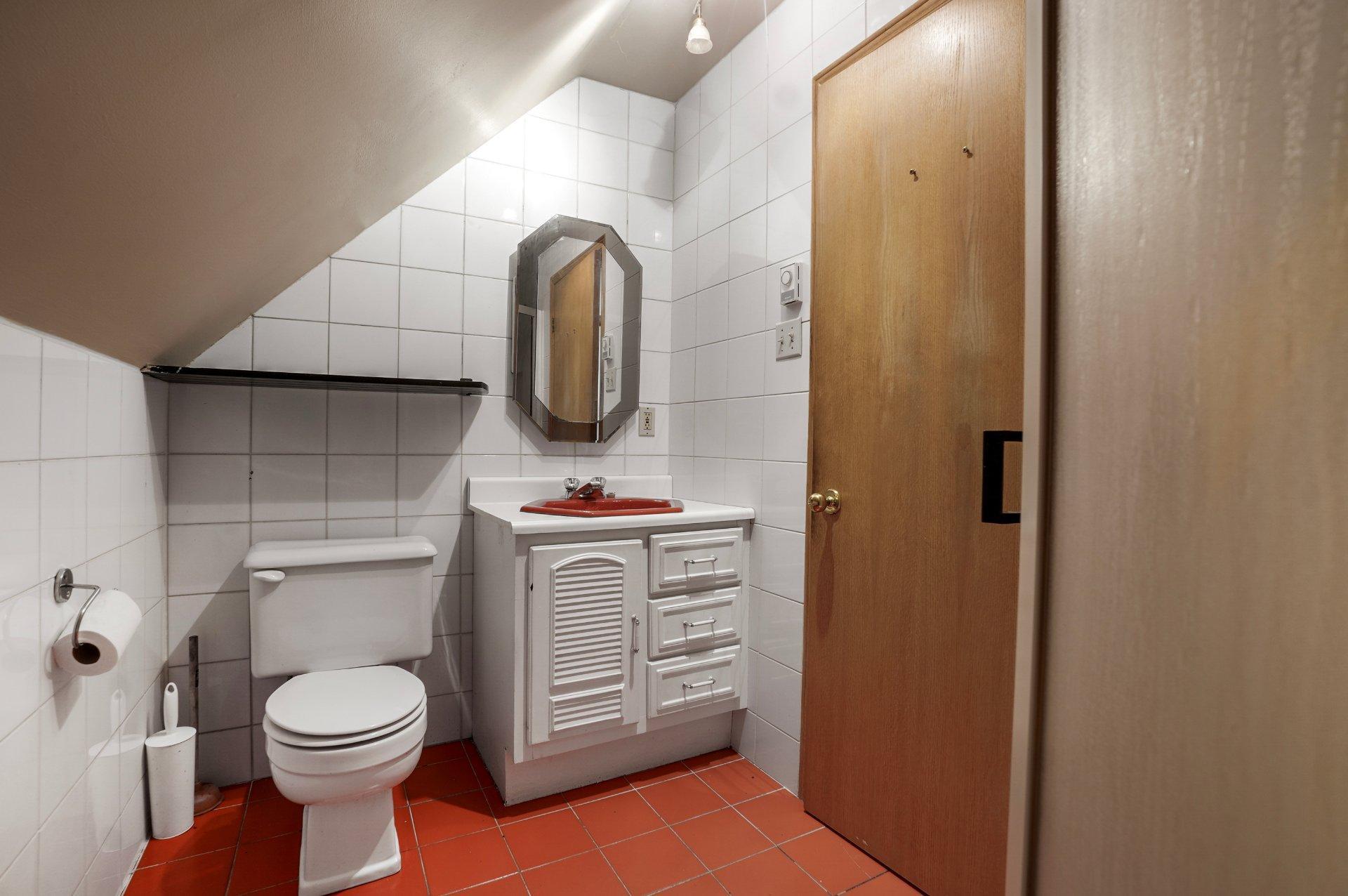 









1874


Rue des Tulipes

,
Carignan,




QC
J3L5E8

