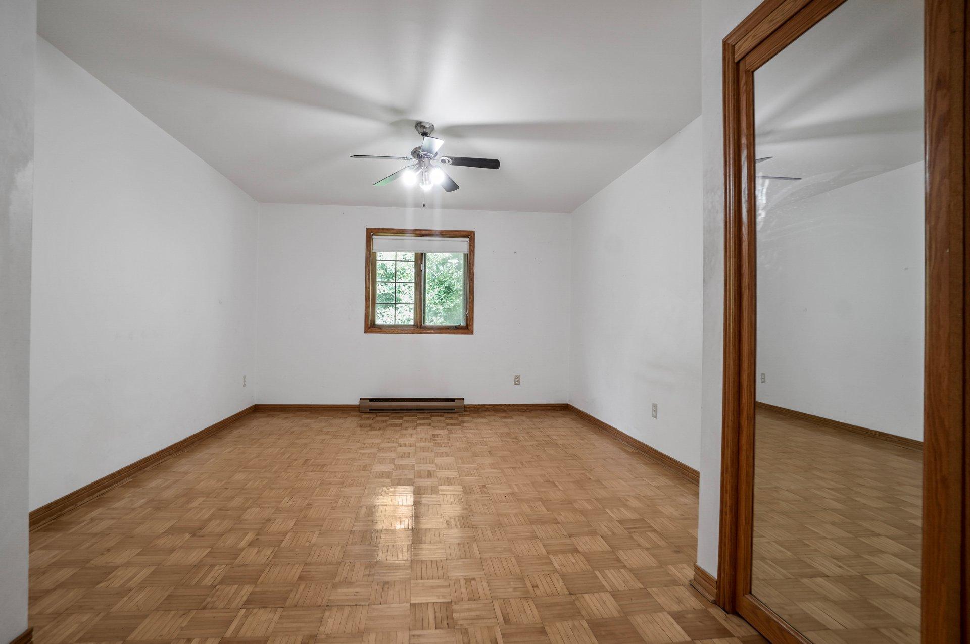 









1874


Rue des Tulipes

,
Carignan,




QC
J3L5E8

