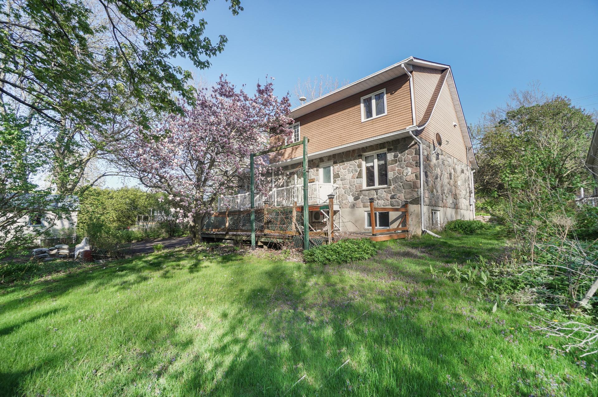 









1874


Rue des Tulipes

,
Carignan,




QC
J3L5E8

