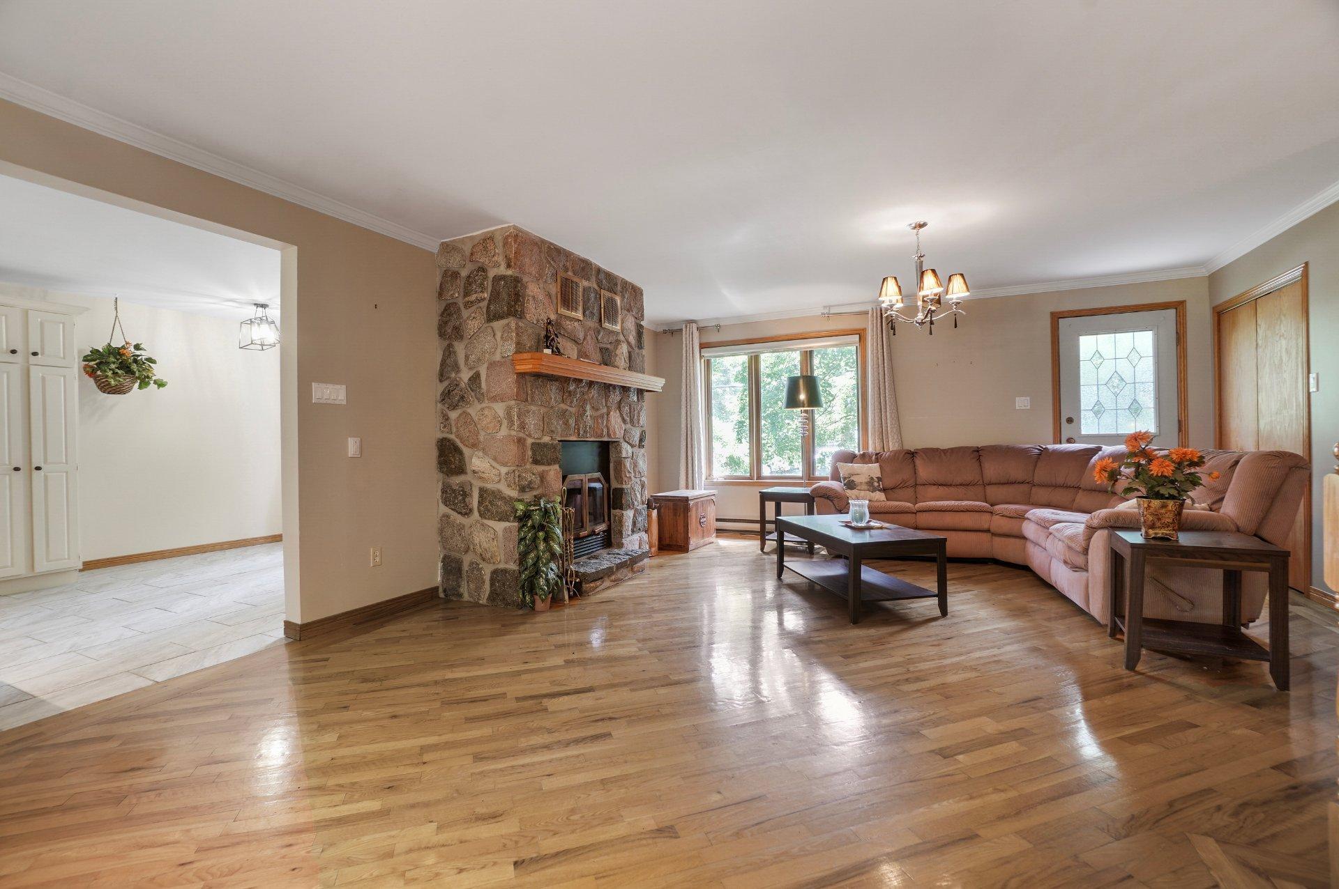 









1874


Rue des Tulipes

,
Carignan,




QC
J3L5E8

