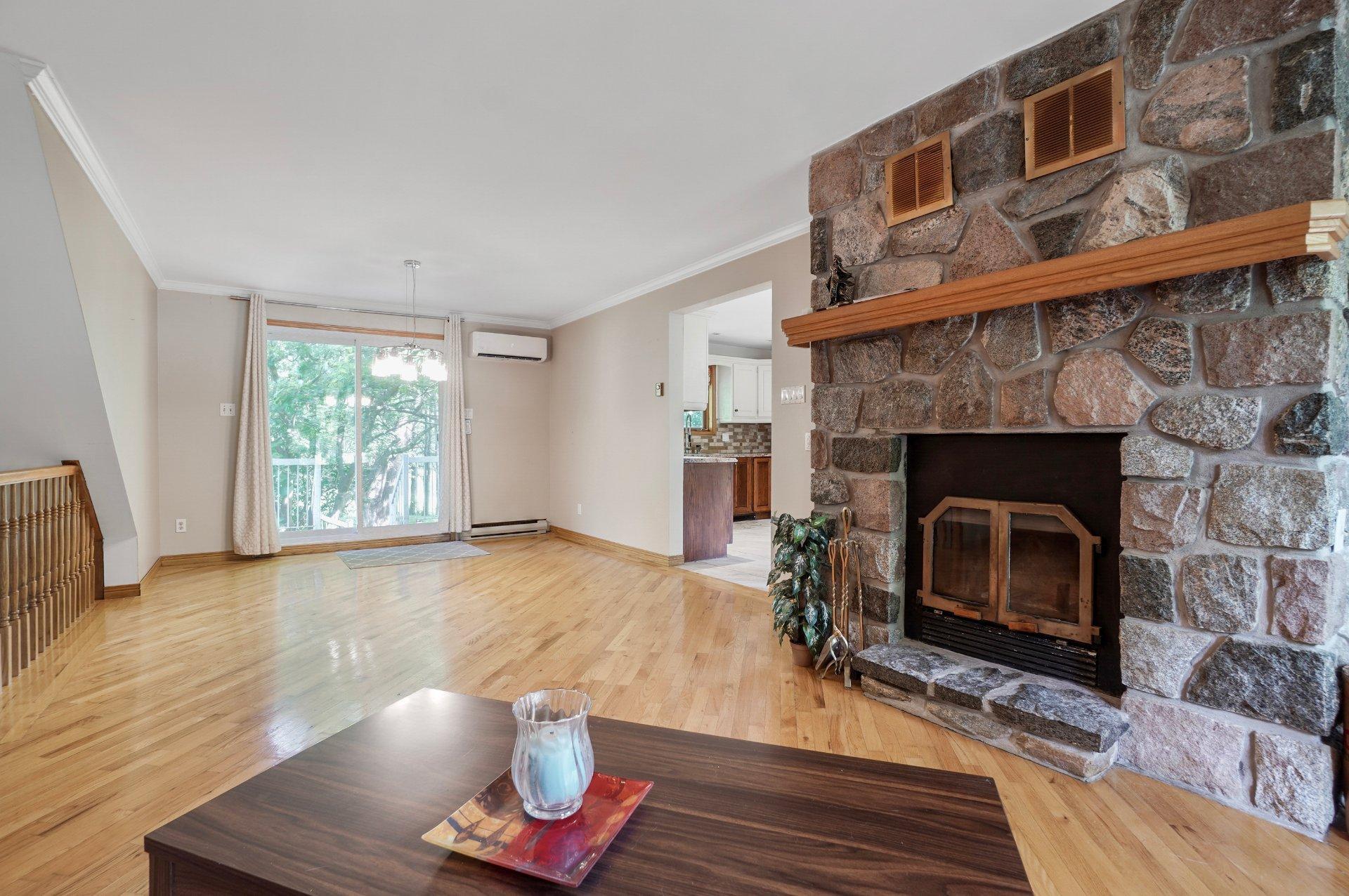 









1874


Rue des Tulipes

,
Carignan,




QC
J3L5E8

