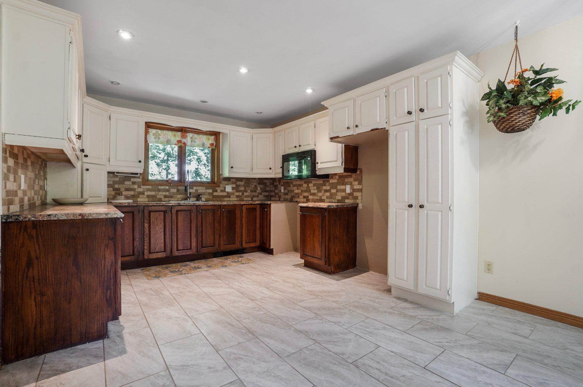 









1874


Rue des Tulipes

,
Carignan,




QC
J3L5E8

