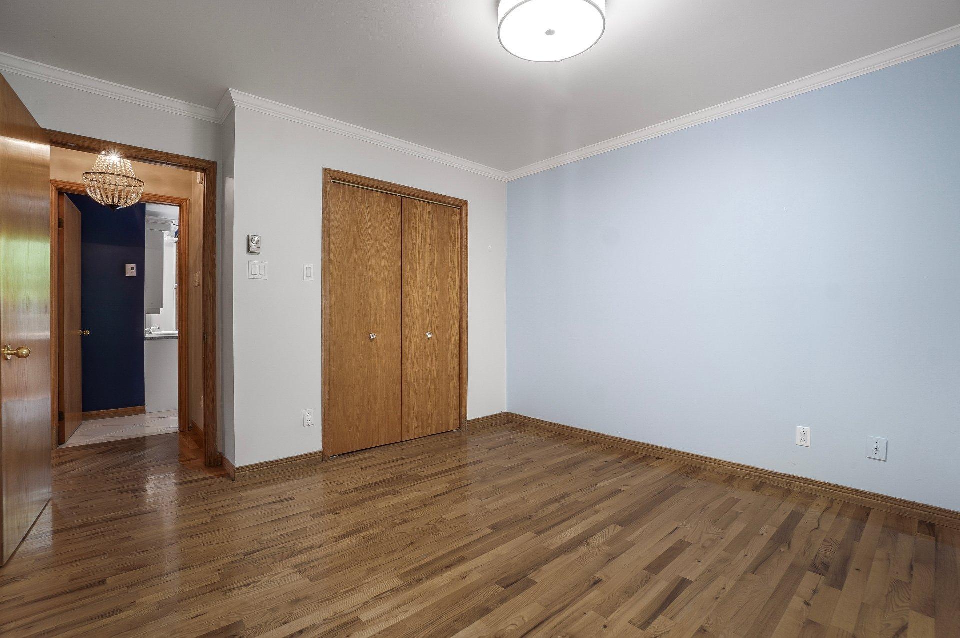 









1874


Rue des Tulipes

,
Carignan,




QC
J3L5E8

