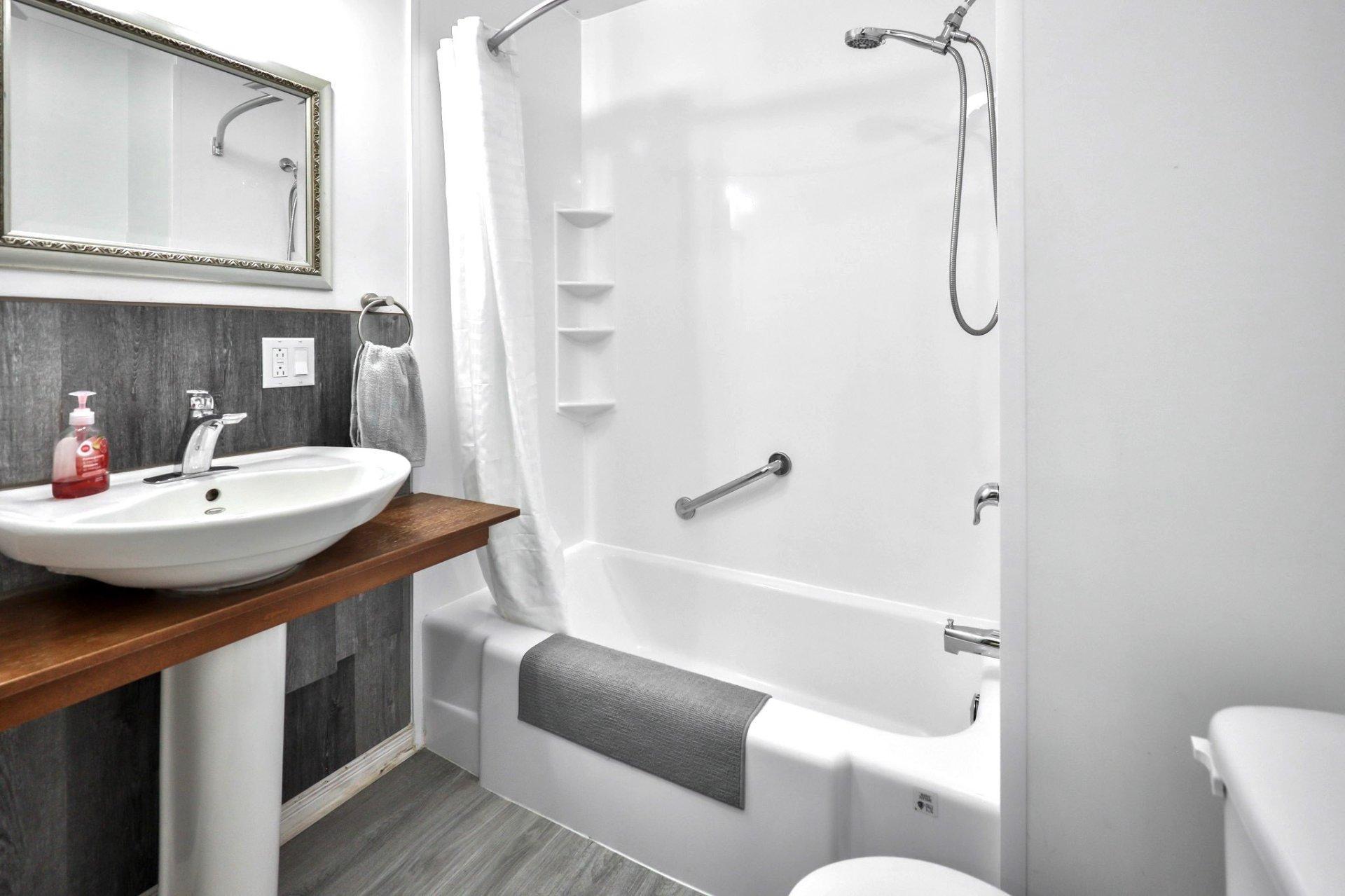 









187

 - 189


Rue Principale S.

,
Maniwaki,




QC
J9E2A1

