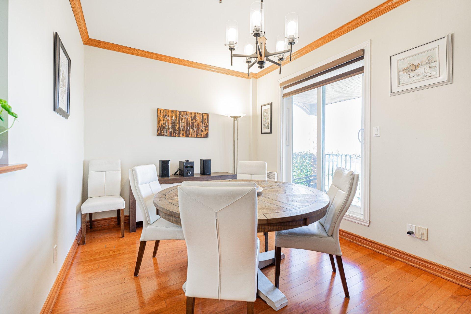 









9240


Rue Riverin

, 403,
Brossard,




QC
J4X2T8

