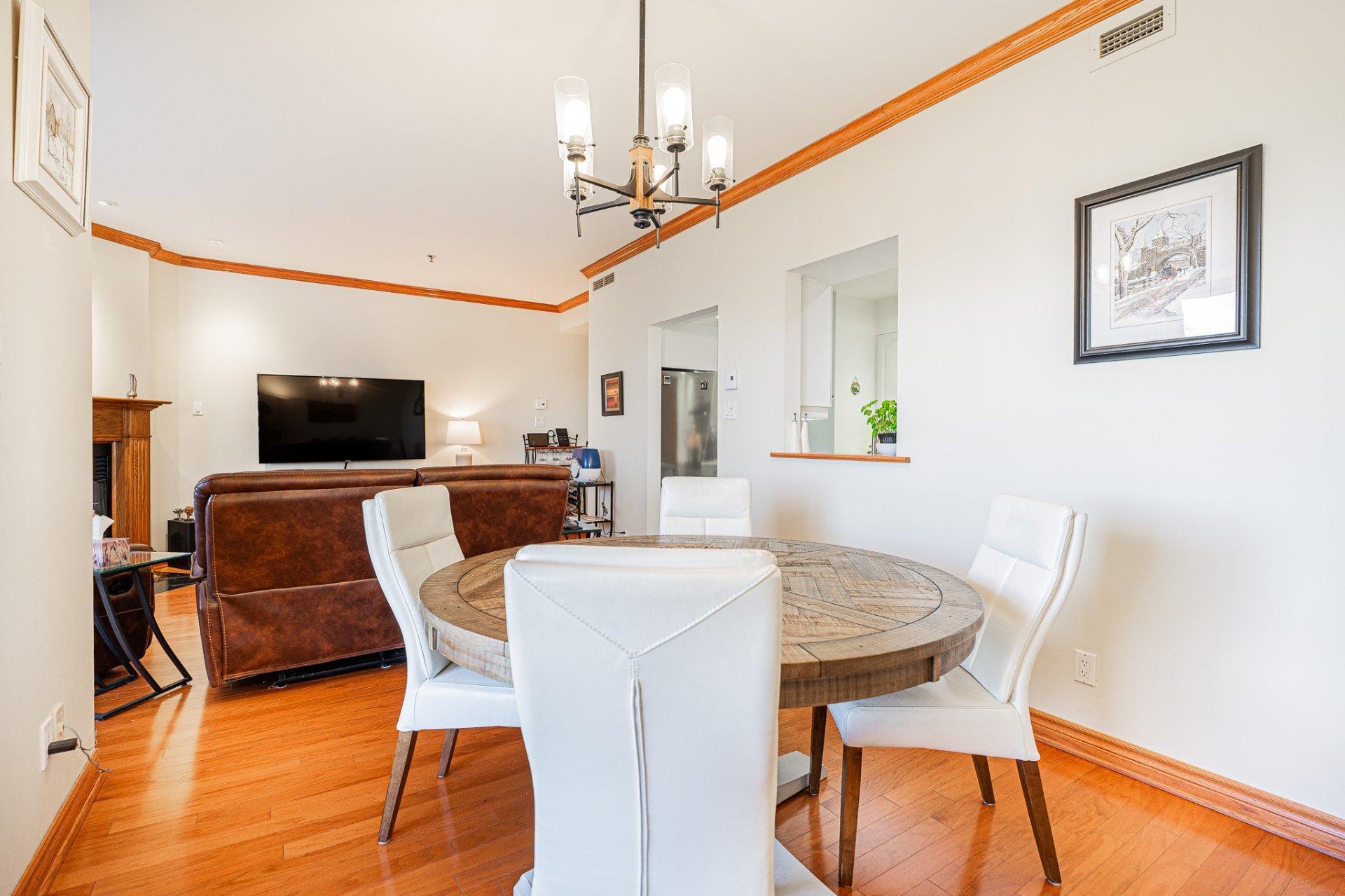 









9240


Rue Riverin

, 403,
Brossard,




QC
J4X2T8

