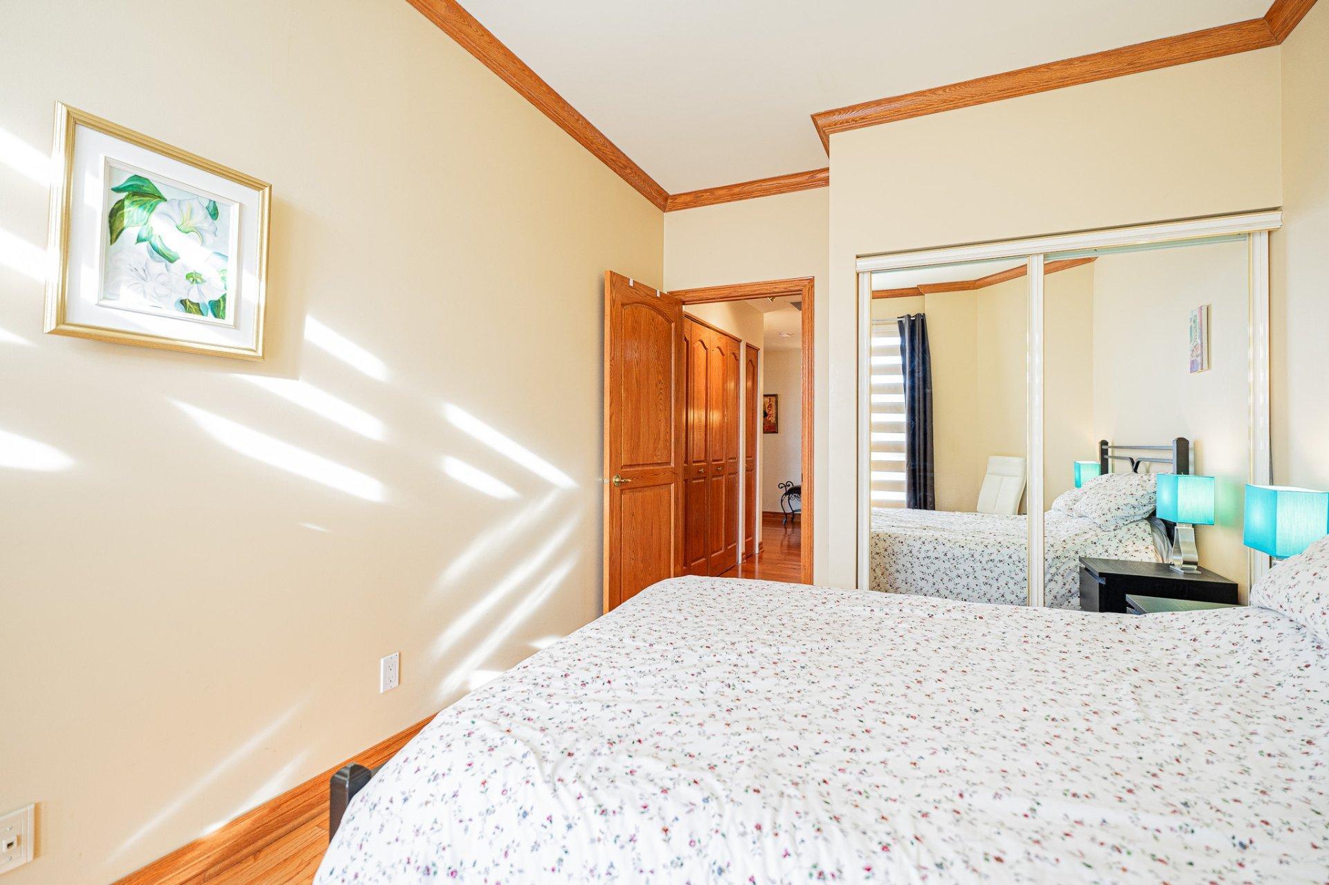 









9240


Rue Riverin

, 403,
Brossard,




QC
J4X2T8

