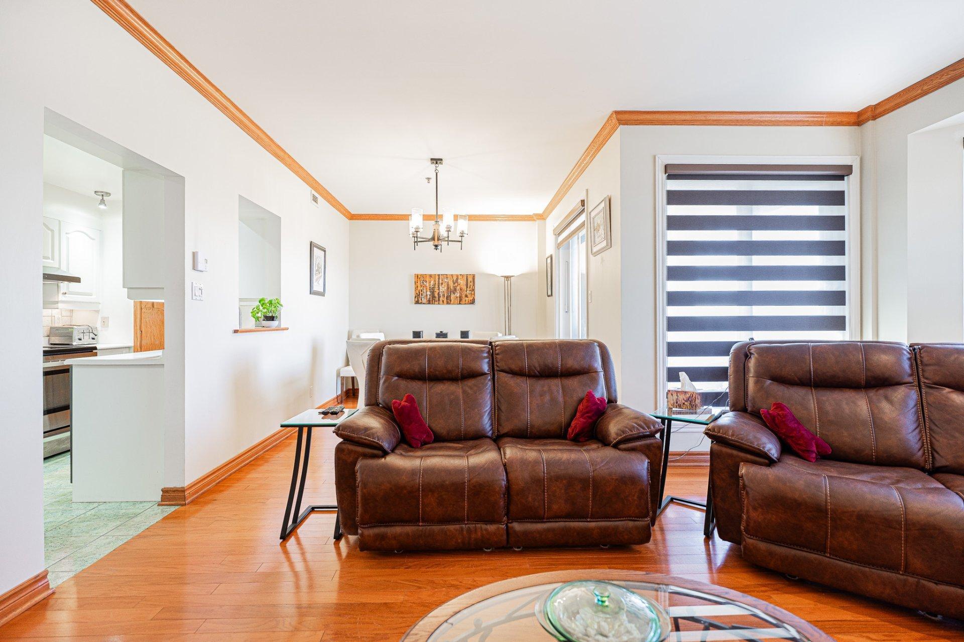 









9240


Rue Riverin

, 403,
Brossard,




QC
J4X2T8

