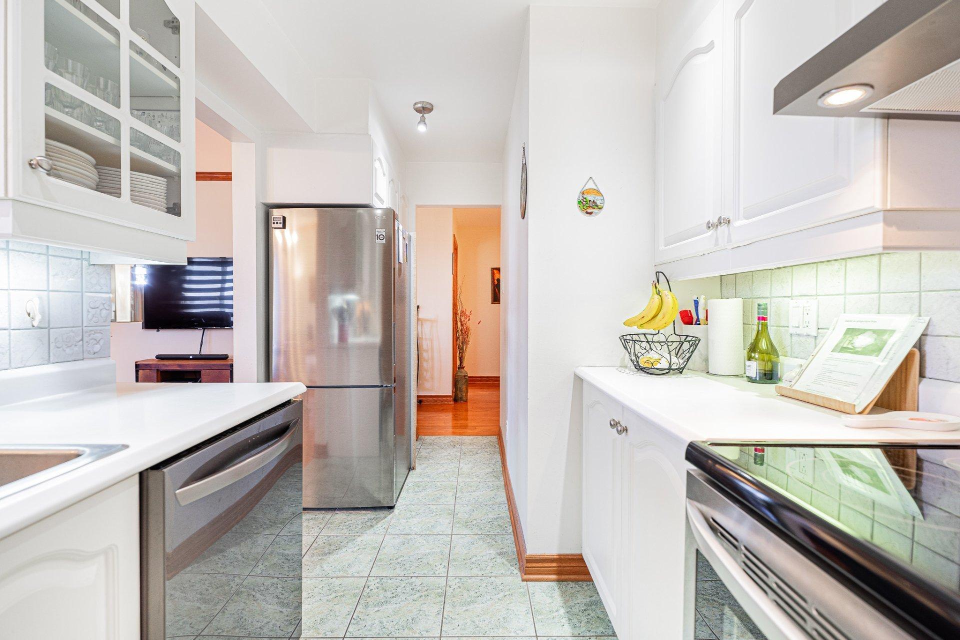 









9240


Rue Riverin

, 403,
Brossard,




QC
J4X2T8

