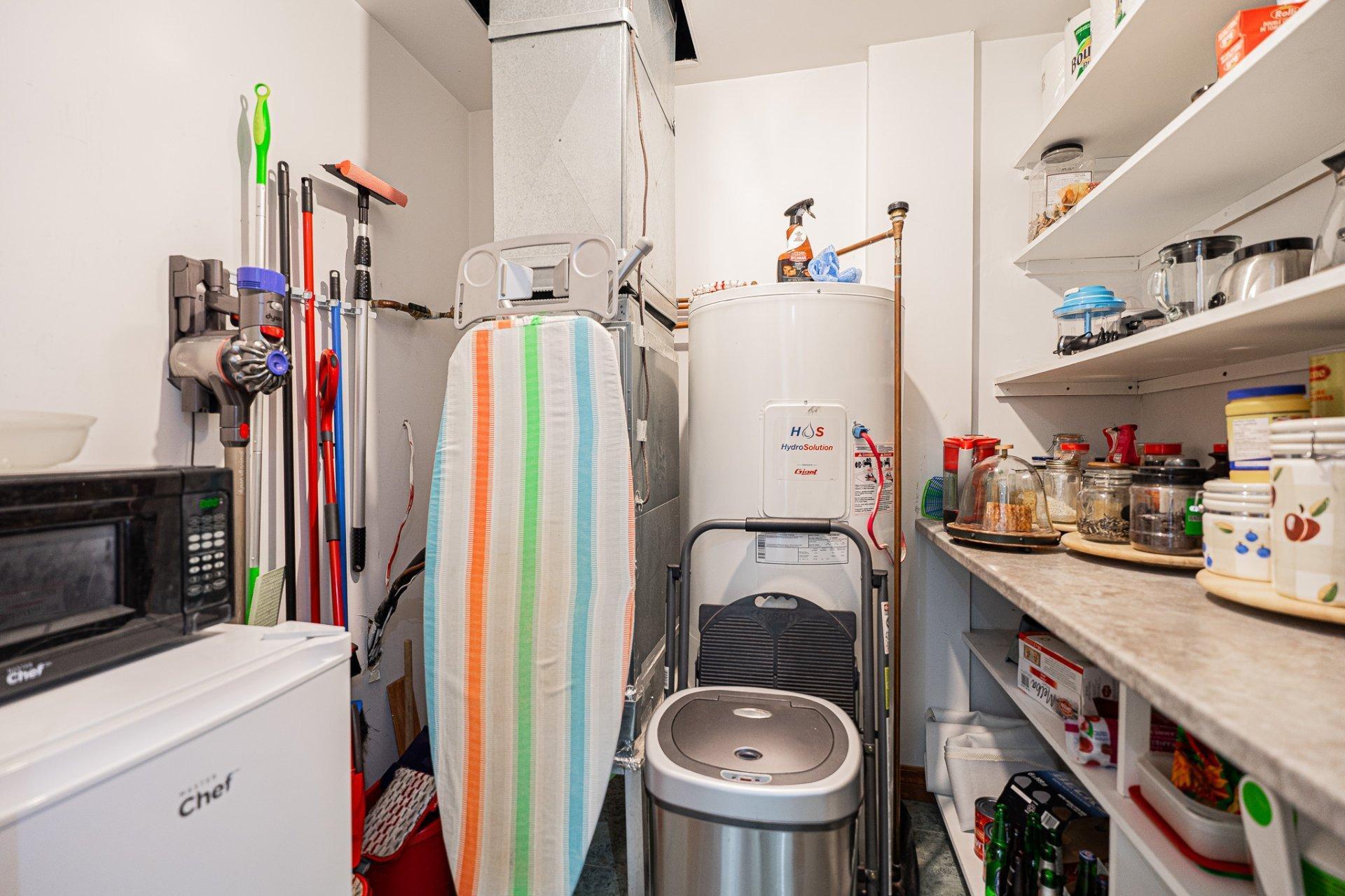 









9240


Rue Riverin

, 403,
Brossard,




QC
J4X2T8

