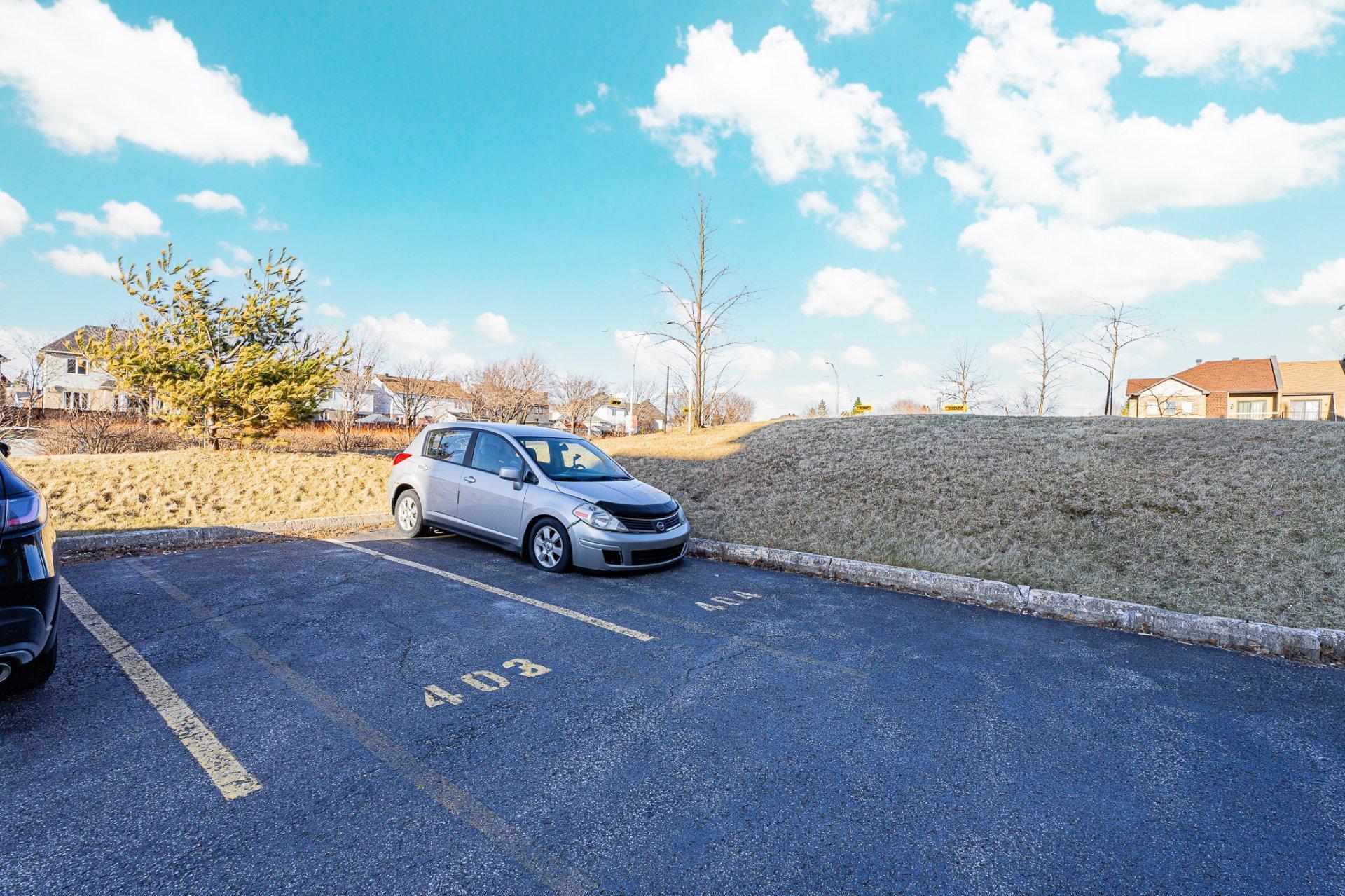 









9240


Rue Riverin

, 403,
Brossard,




QC
J4X2T8

