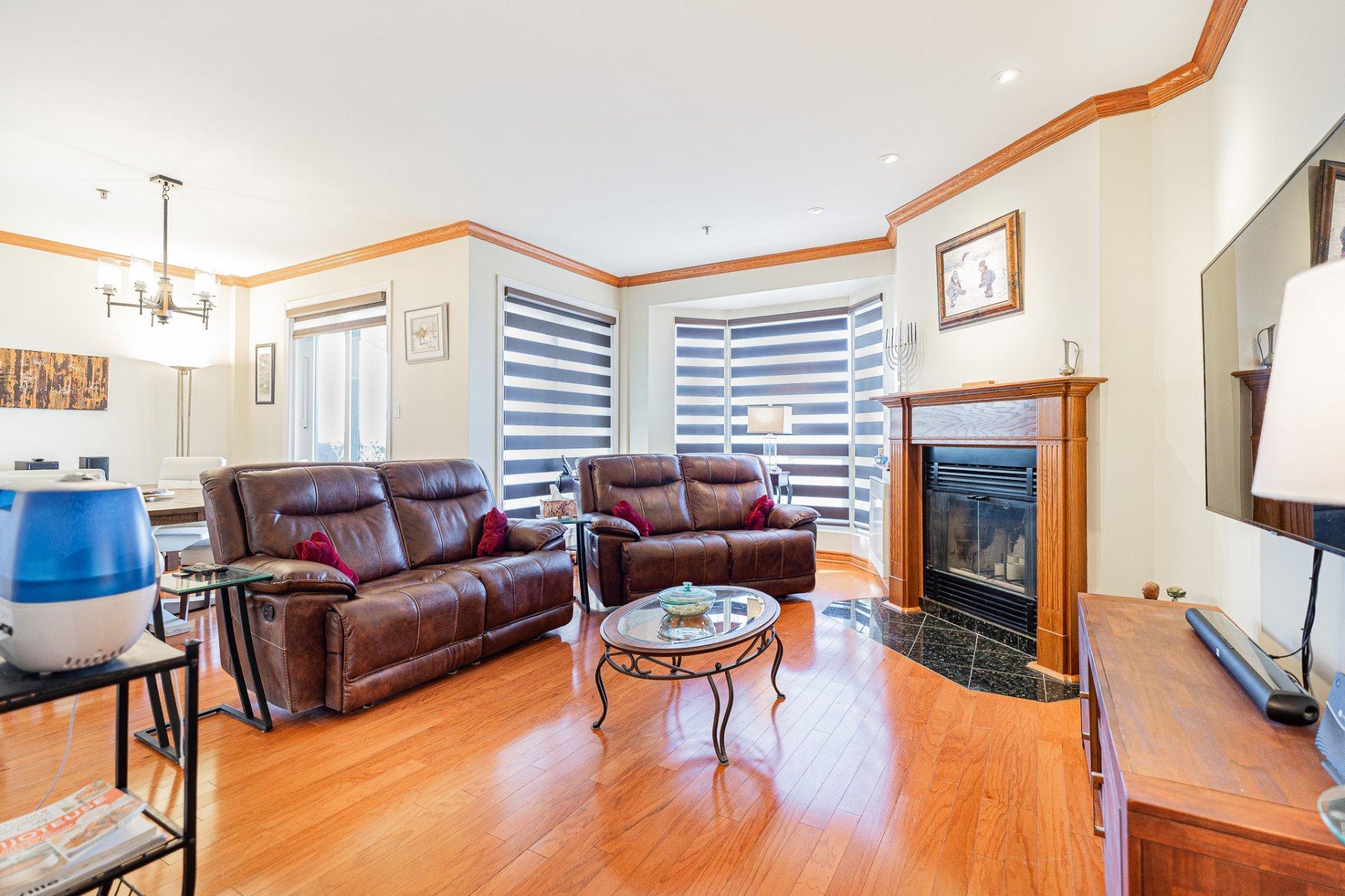 









9240


Rue Riverin

, 403,
Brossard,




QC
J4X2T8

