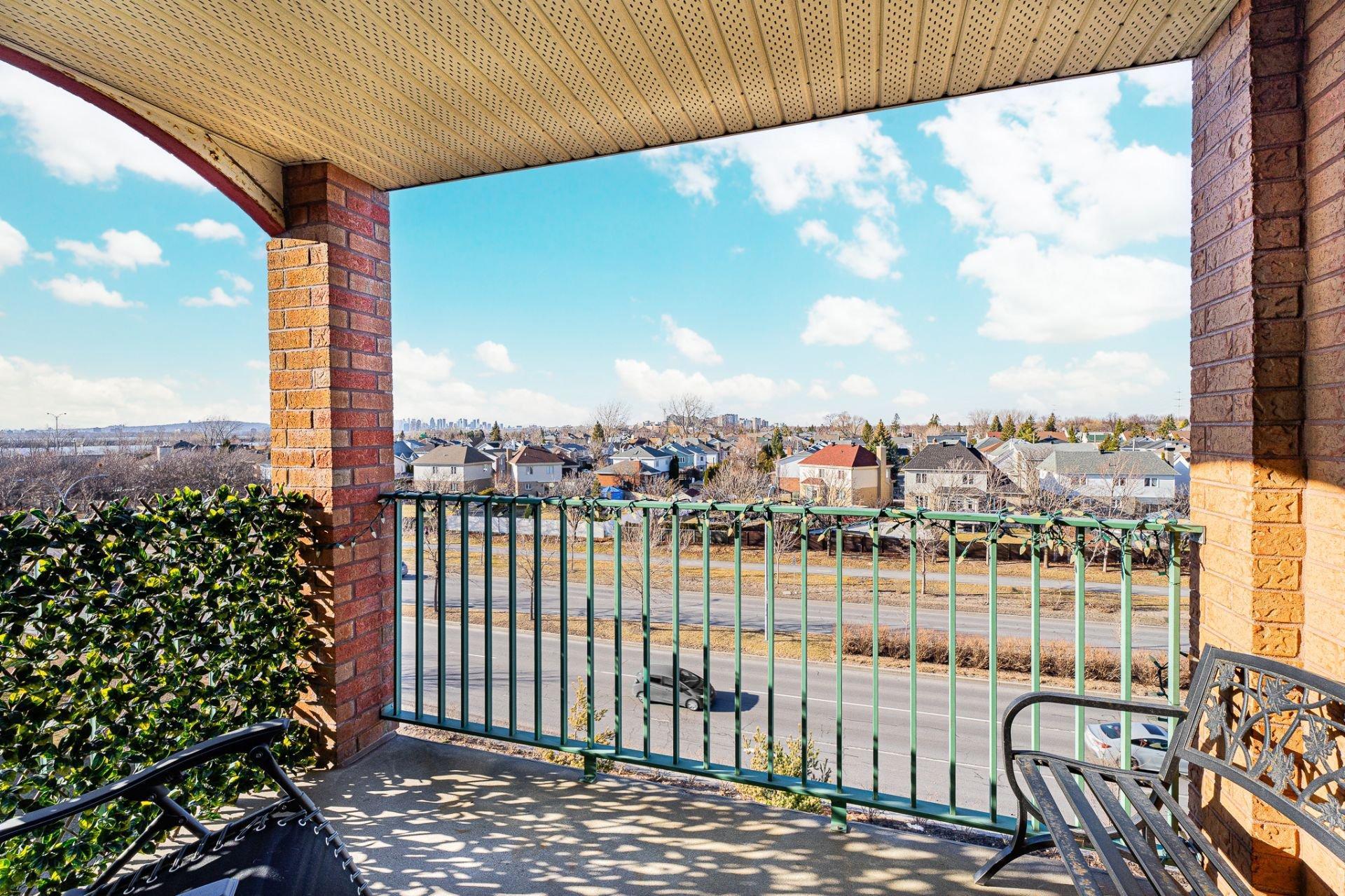 









9240


Rue Riverin

, 403,
Brossard,




QC
J4X2T8

