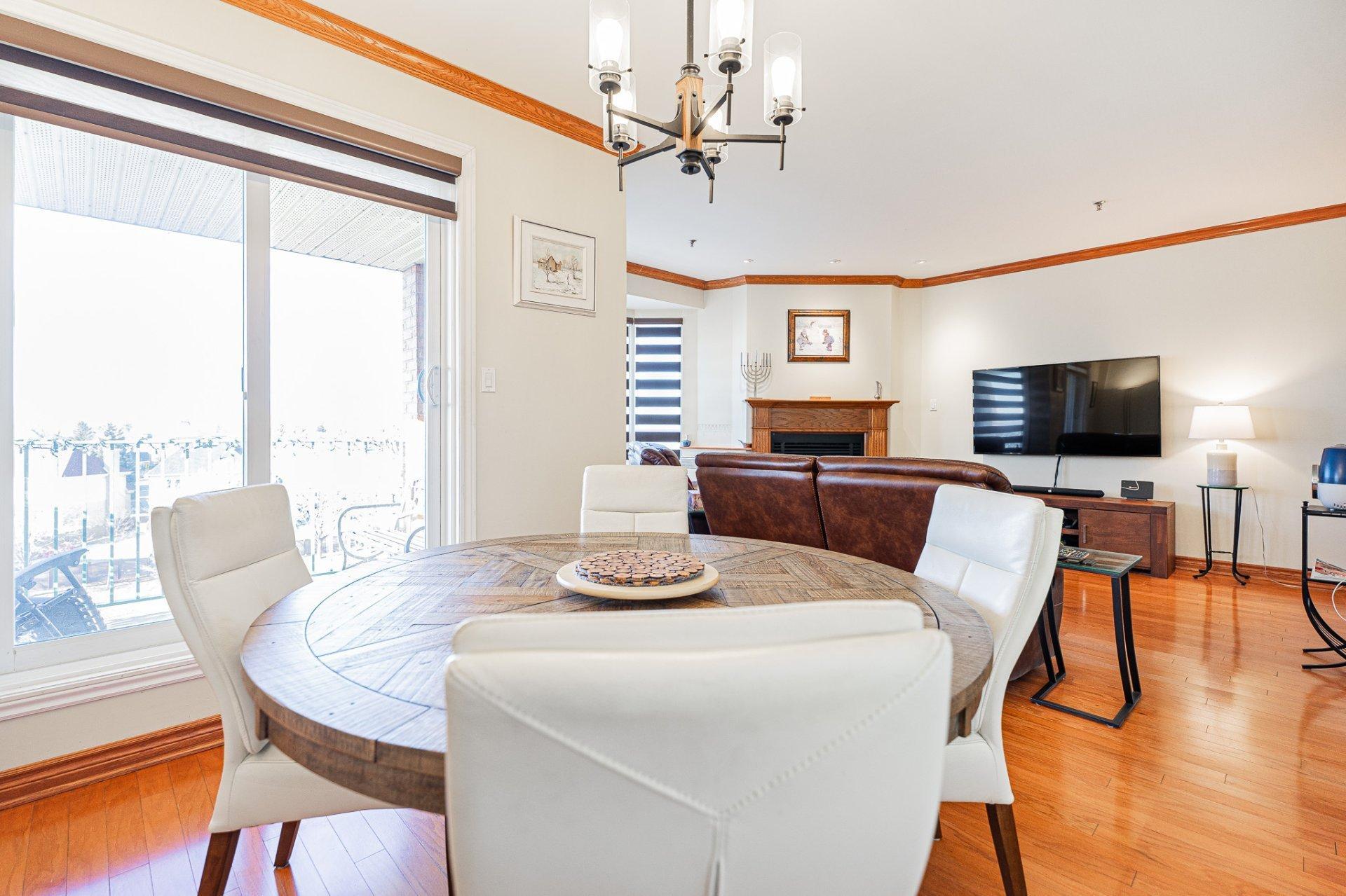 









9240


Rue Riverin

, 403,
Brossard,




QC
J4X2T8

