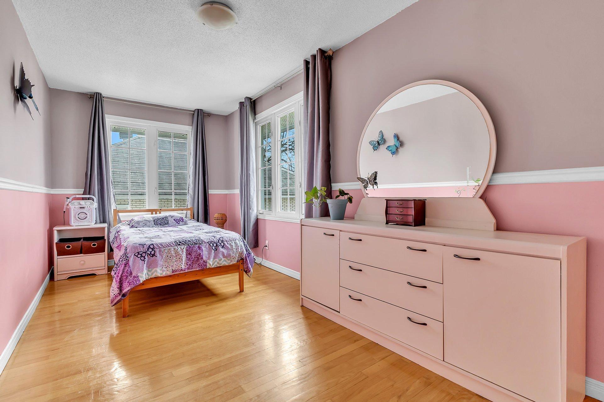 









17


Rue St-Pierre

,
Gatineau (Masson-Angers),




QC
J8M1B9

