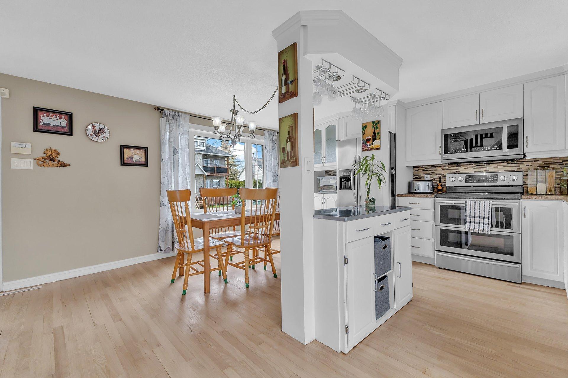 









17


Rue St-Pierre

,
Gatineau (Masson-Angers),




QC
J8M1B9

