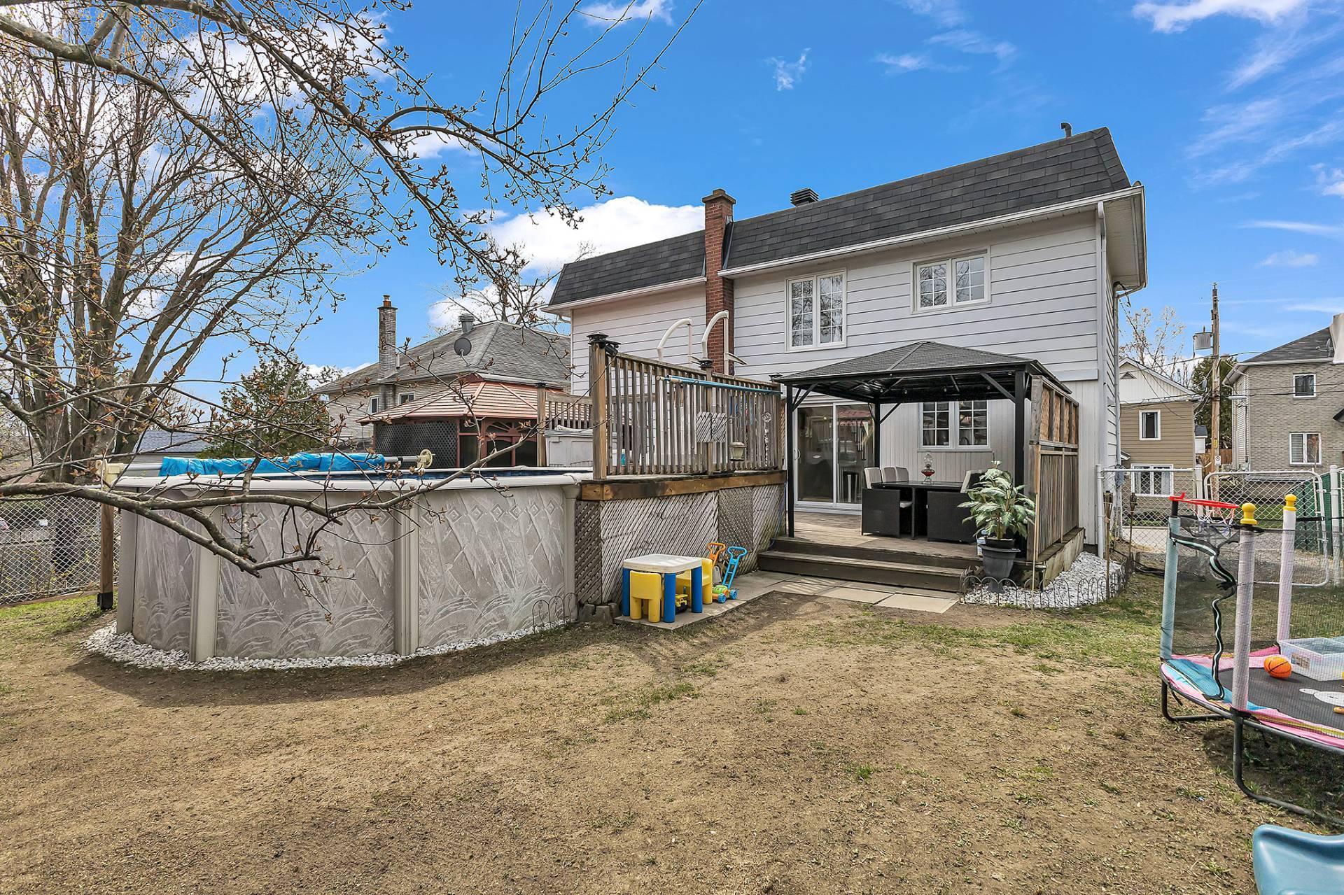 









17


Rue St-Pierre

,
Gatineau (Masson-Angers),




QC
J8M1B9

