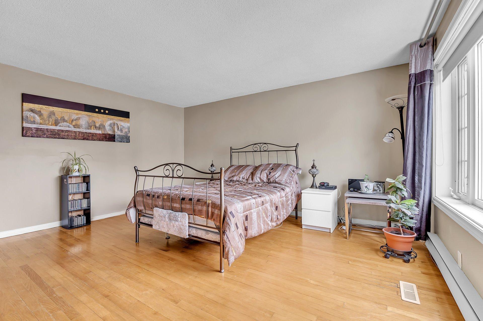 









17


Rue St-Pierre

,
Gatineau (Masson-Angers),




QC
J8M1B9

