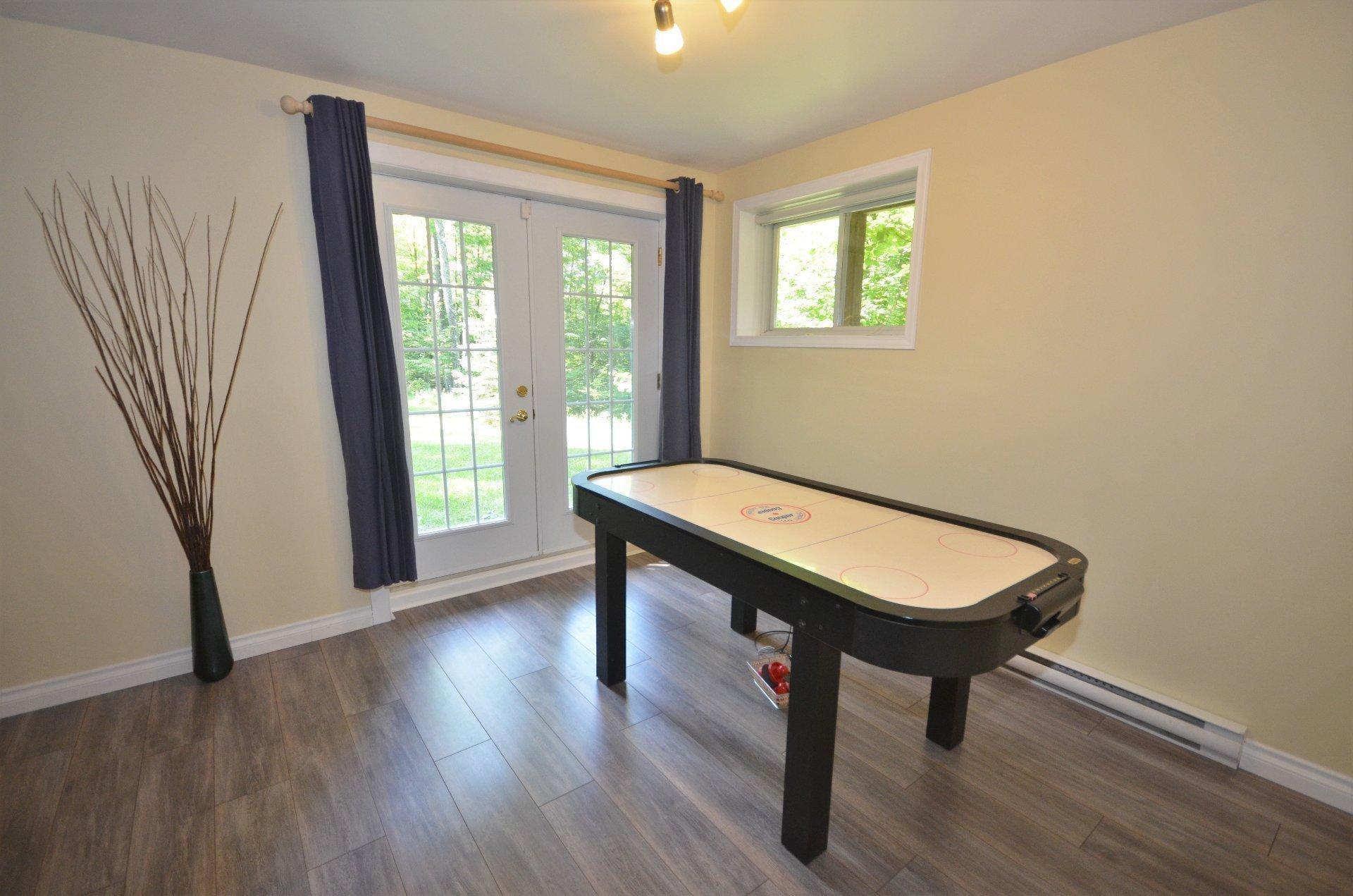 









142


Ch. de l'Orée-des-Lacs

,
Mont-Tremblant,




QC
J8E1L8

