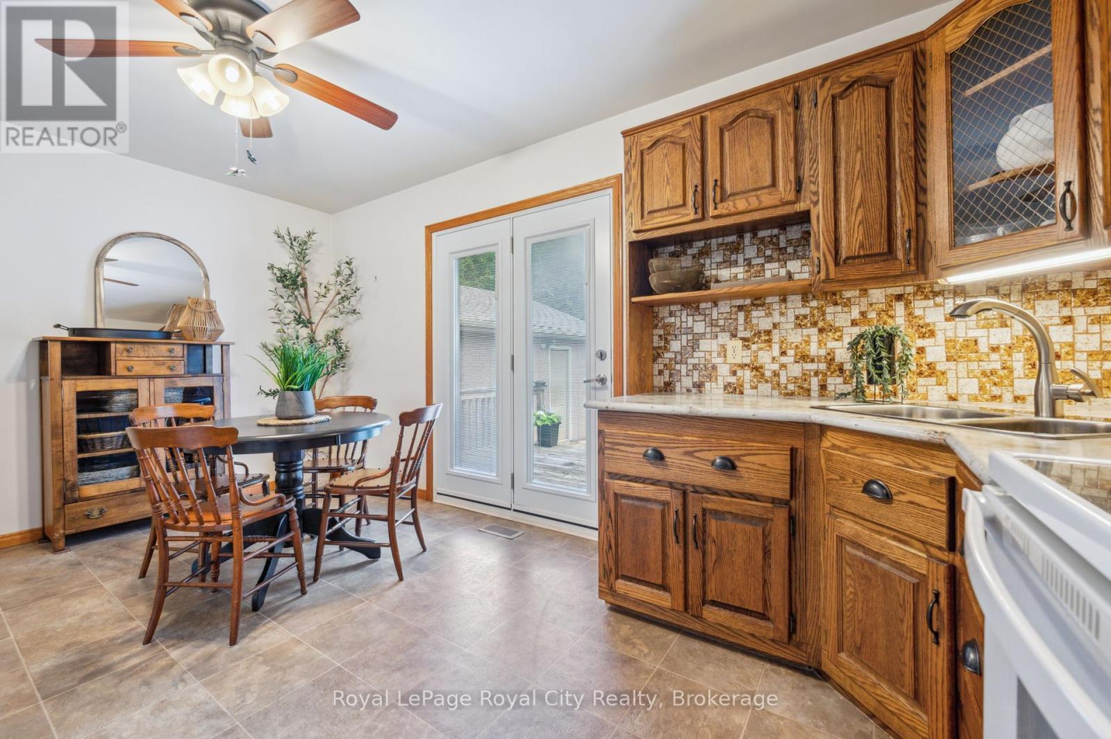 












9 KENWOOD CRESCENT

,
Guelph (Junction/Onward Willow),




Ontario
N1H6E4

