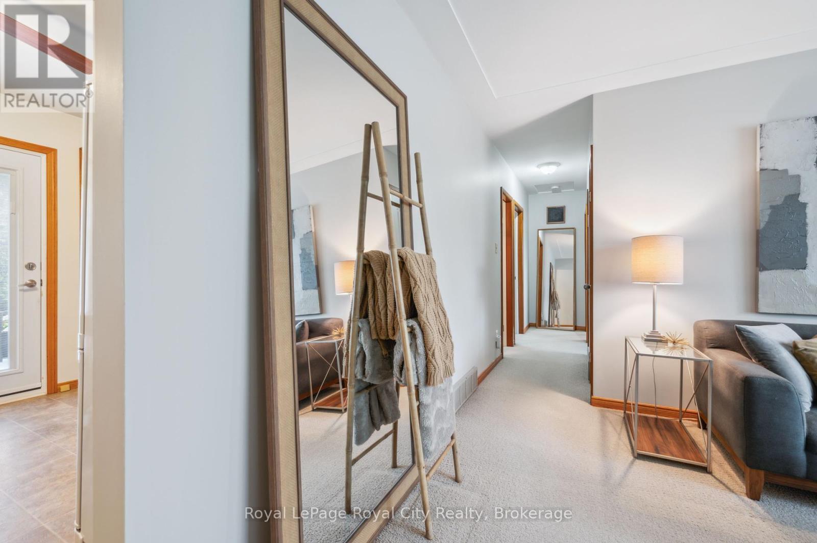 












9 KENWOOD CRESCENT

,
Guelph (Junction/Onward Willow),




Ontario
N1H6E4

