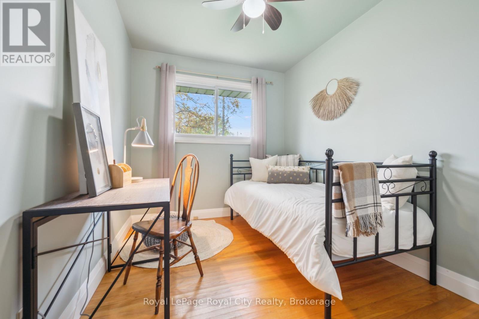 












9 KENWOOD CRESCENT

,
Guelph (Junction/Onward Willow),




Ontario
N1H6E4

