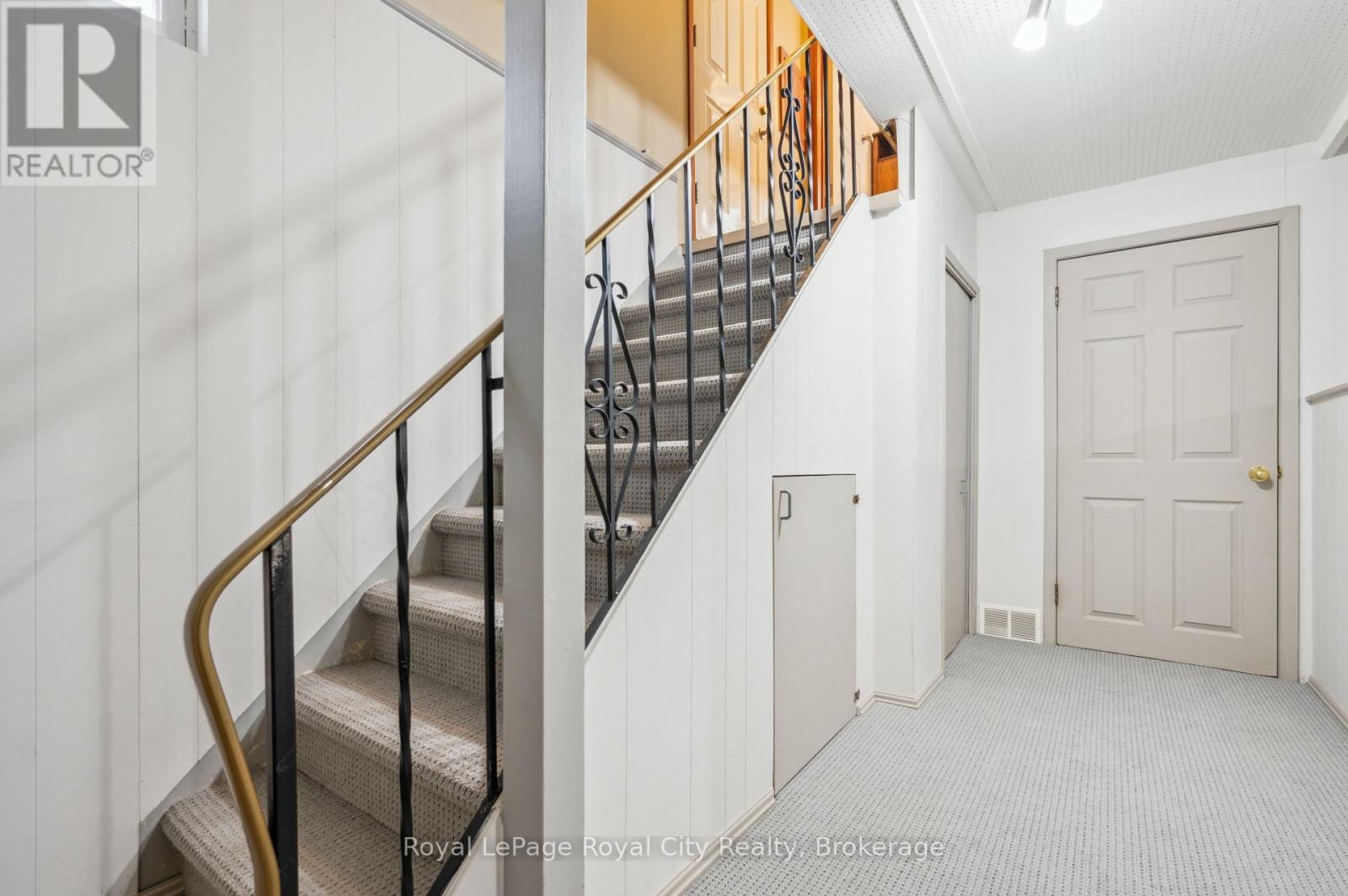 












9 KENWOOD CRESCENT

,
Guelph (Junction/Onward Willow),




Ontario
N1H6E4

