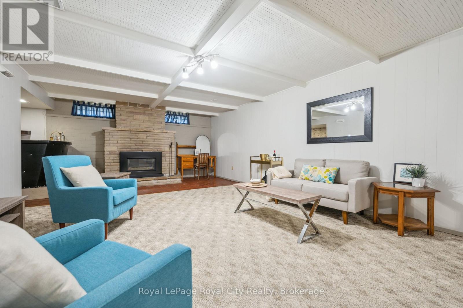 












9 KENWOOD CRESCENT

,
Guelph (Junction/Onward Willow),




Ontario
N1H6E4

