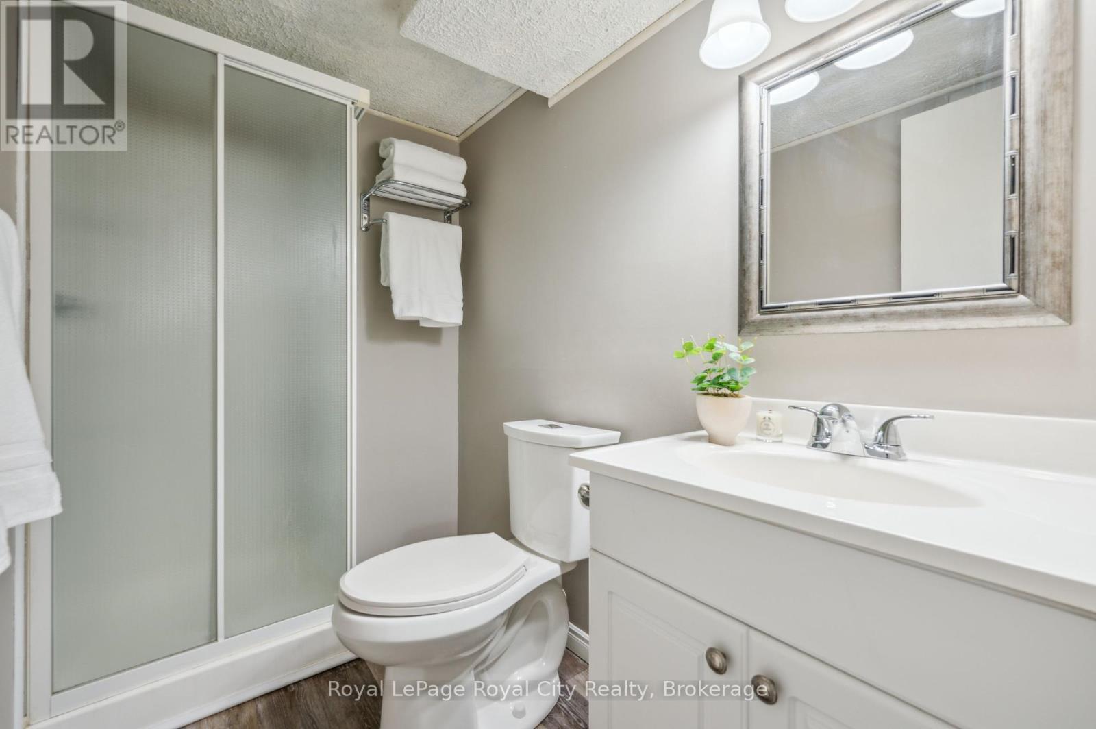 












9 KENWOOD CRESCENT

,
Guelph (Junction/Onward Willow),




Ontario
N1H6E4

