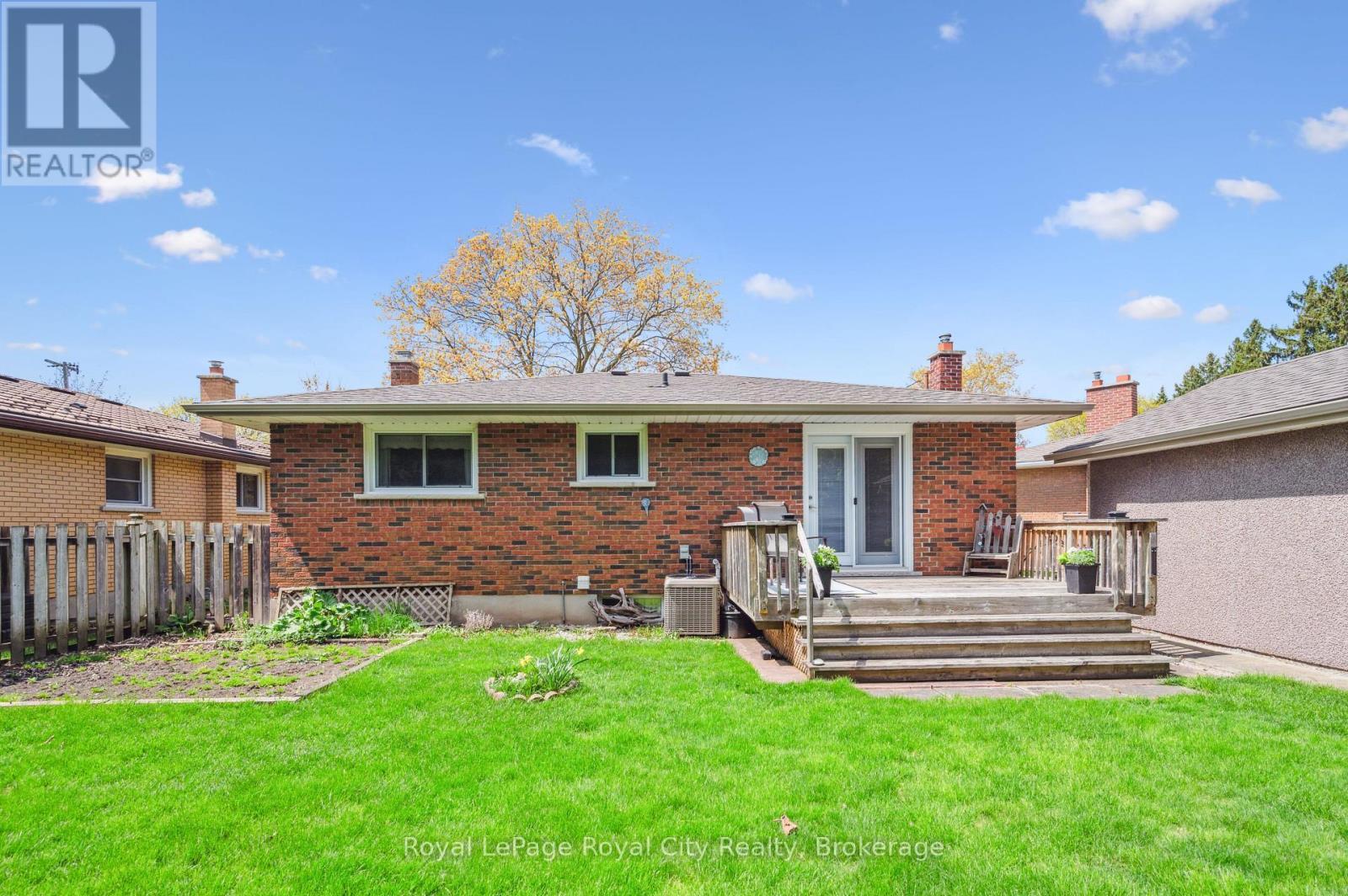 












9 KENWOOD CRESCENT

,
Guelph (Junction/Onward Willow),




Ontario
N1H6E4

