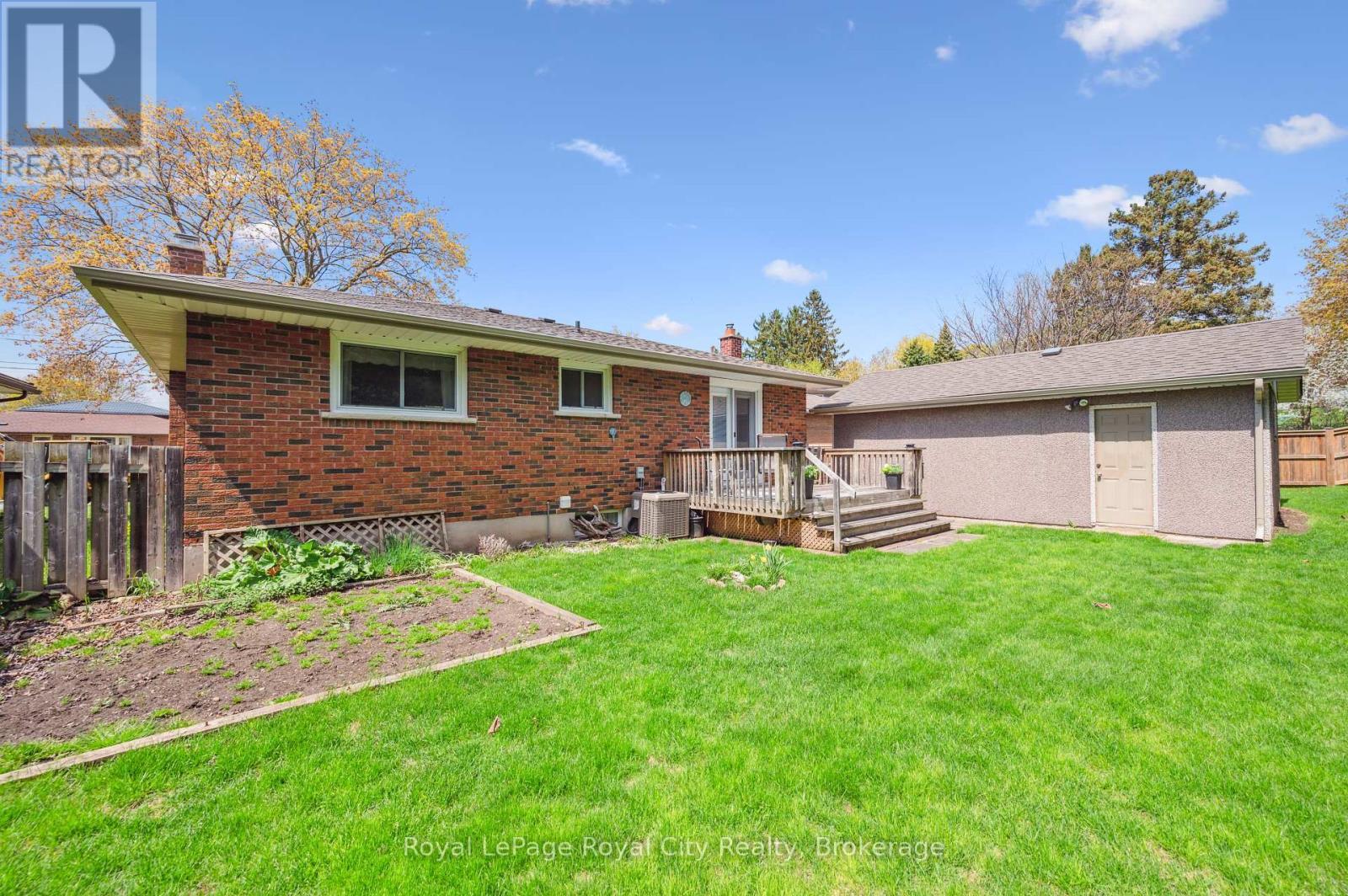 












9 KENWOOD CRESCENT

,
Guelph (Junction/Onward Willow),




Ontario
N1H6E4


