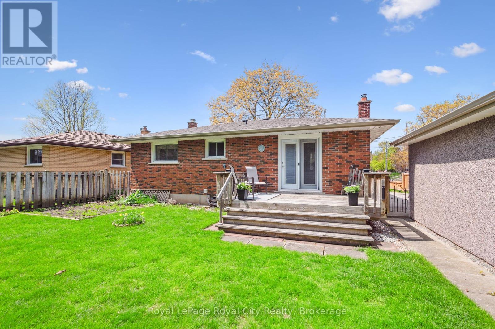 












9 KENWOOD CRESCENT

,
Guelph (Junction/Onward Willow),




Ontario
N1H6E4

