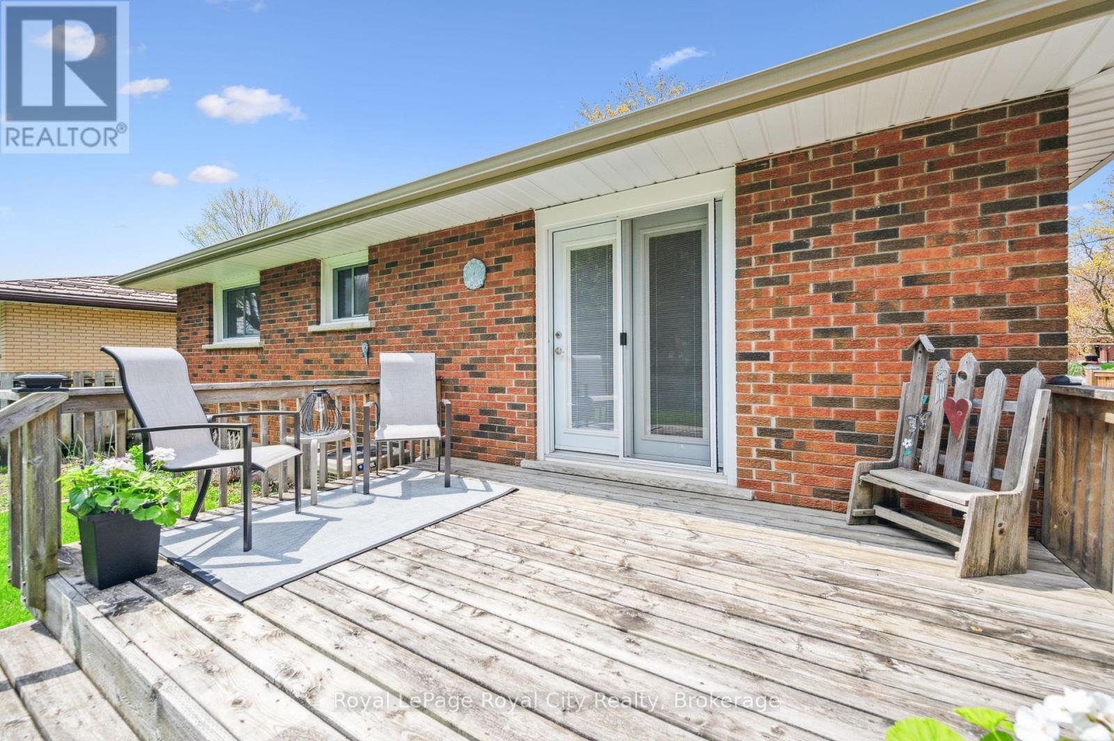 












9 KENWOOD CRESCENT

,
Guelph (Junction/Onward Willow),




Ontario
N1H6E4

