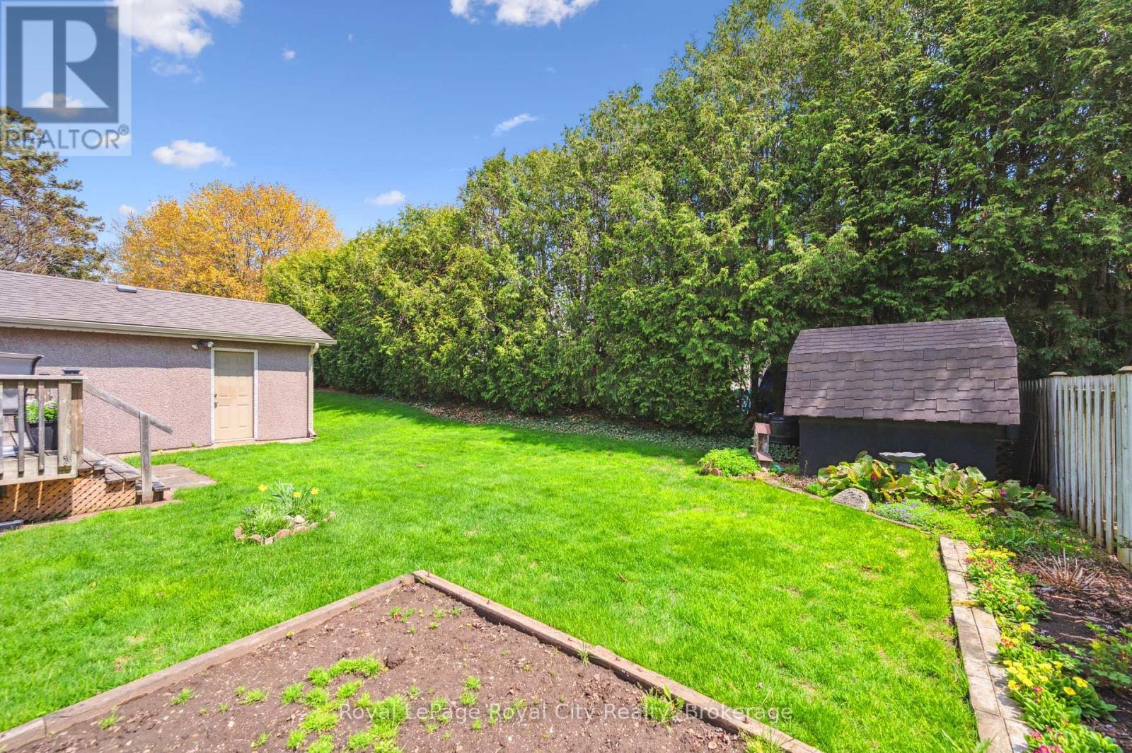 












9 KENWOOD CRESCENT

,
Guelph (Junction/Onward Willow),




Ontario
N1H6E4

