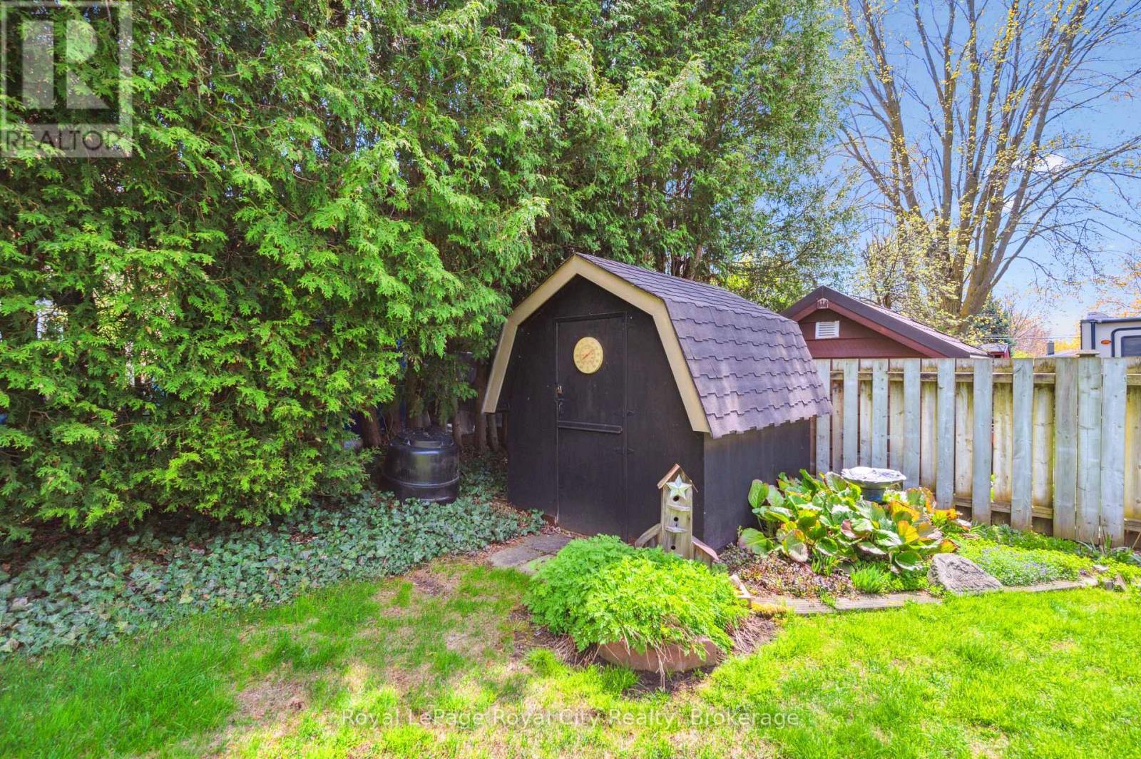 












9 KENWOOD CRESCENT

,
Guelph (Junction/Onward Willow),




Ontario
N1H6E4

