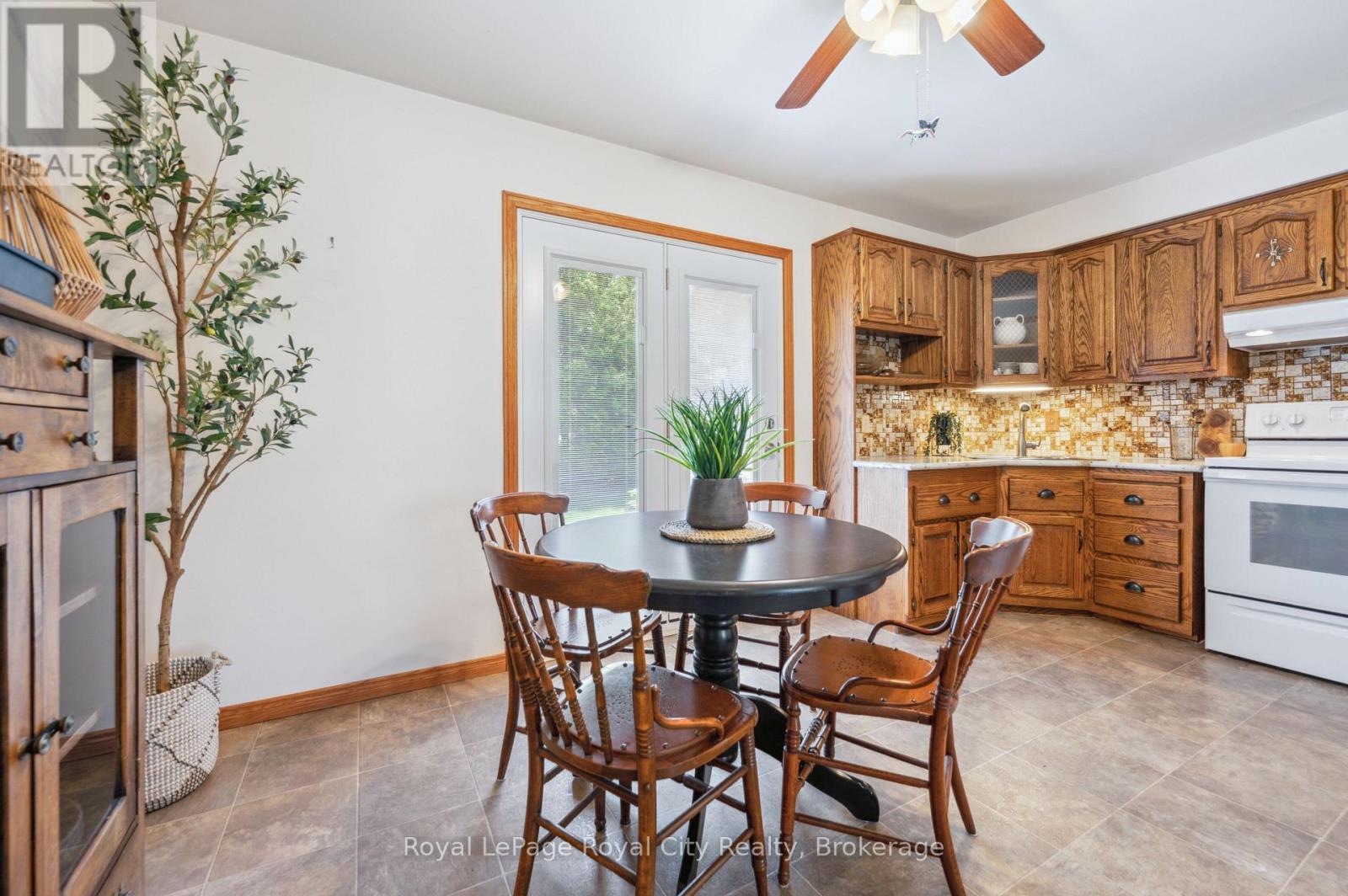 












9 KENWOOD CRESCENT

,
Guelph (Junction/Onward Willow),




Ontario
N1H6E4

