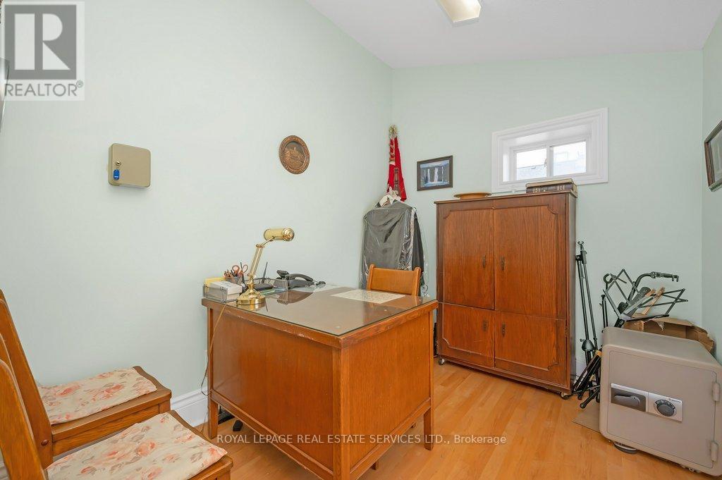












8 ROBERT STREET

,
Toronto,




Ontario
M5S2K3

