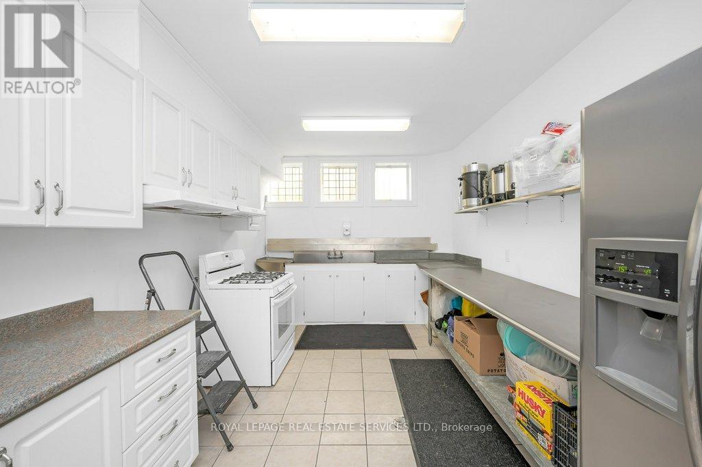 












8 ROBERT STREET

,
Toronto,




Ontario
M5S2K3

