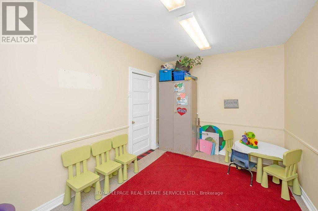 












8 ROBERT STREET

,
Toronto,




Ontario
M5S2K3

