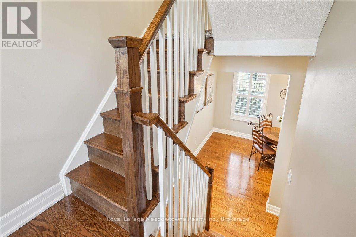 












4 - 30 HESLOP ROAD

,
Milton (OM Old Milton),




Ontario
L9T1B3

