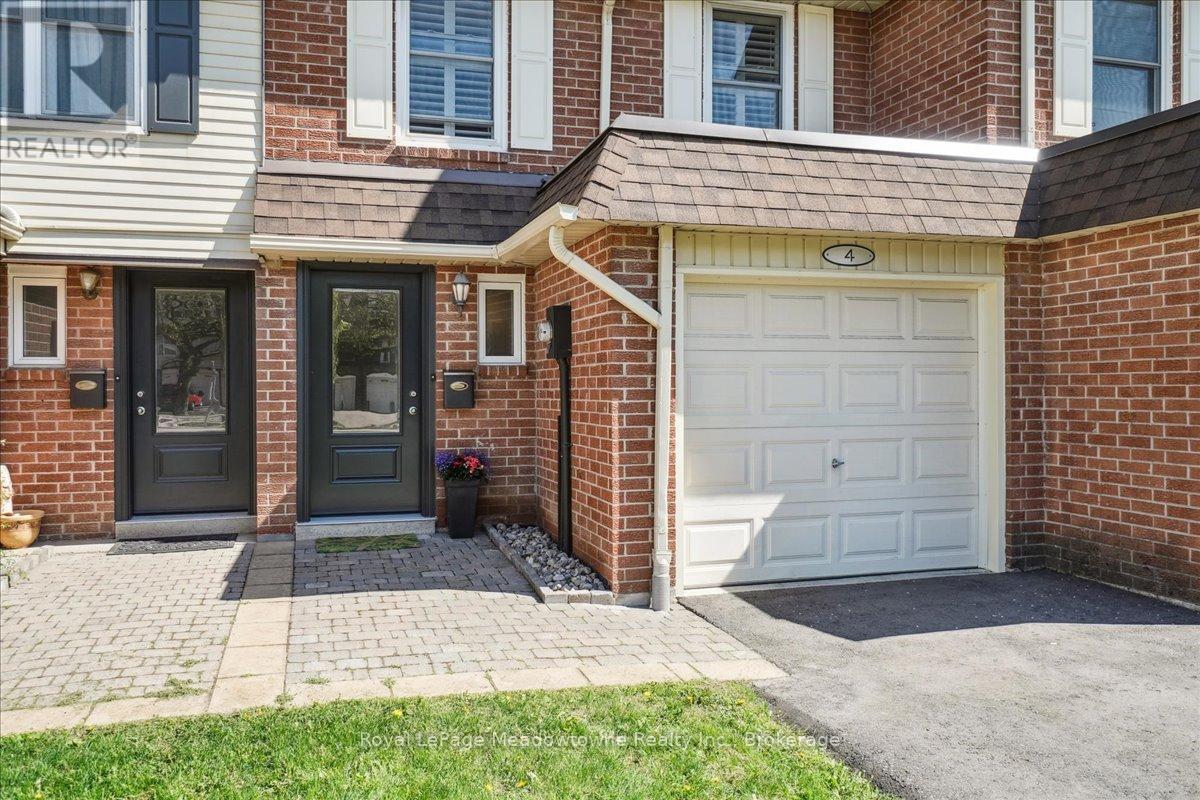 












4 - 30 HESLOP ROAD

,
Milton (OM Old Milton),




Ontario
L9T1B3

