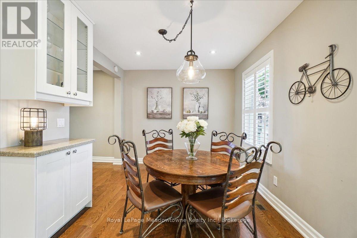 












4 - 30 HESLOP ROAD

,
Milton (OM Old Milton),




Ontario
L9T1B3

