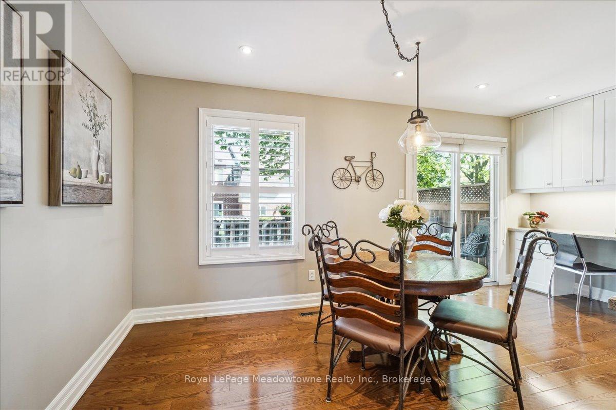 












4 - 30 HESLOP ROAD

,
Milton (OM Old Milton),




Ontario
L9T1B3

