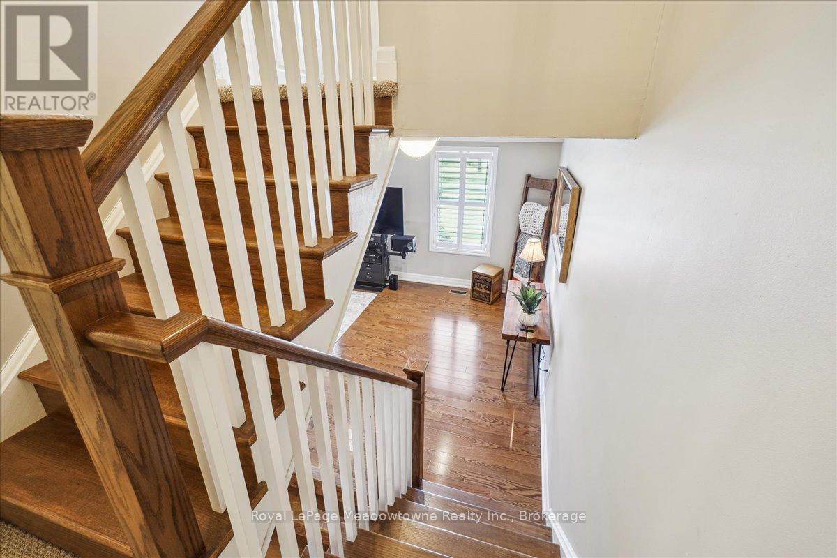 












4 - 30 HESLOP ROAD

,
Milton (OM Old Milton),




Ontario
L9T1B3

