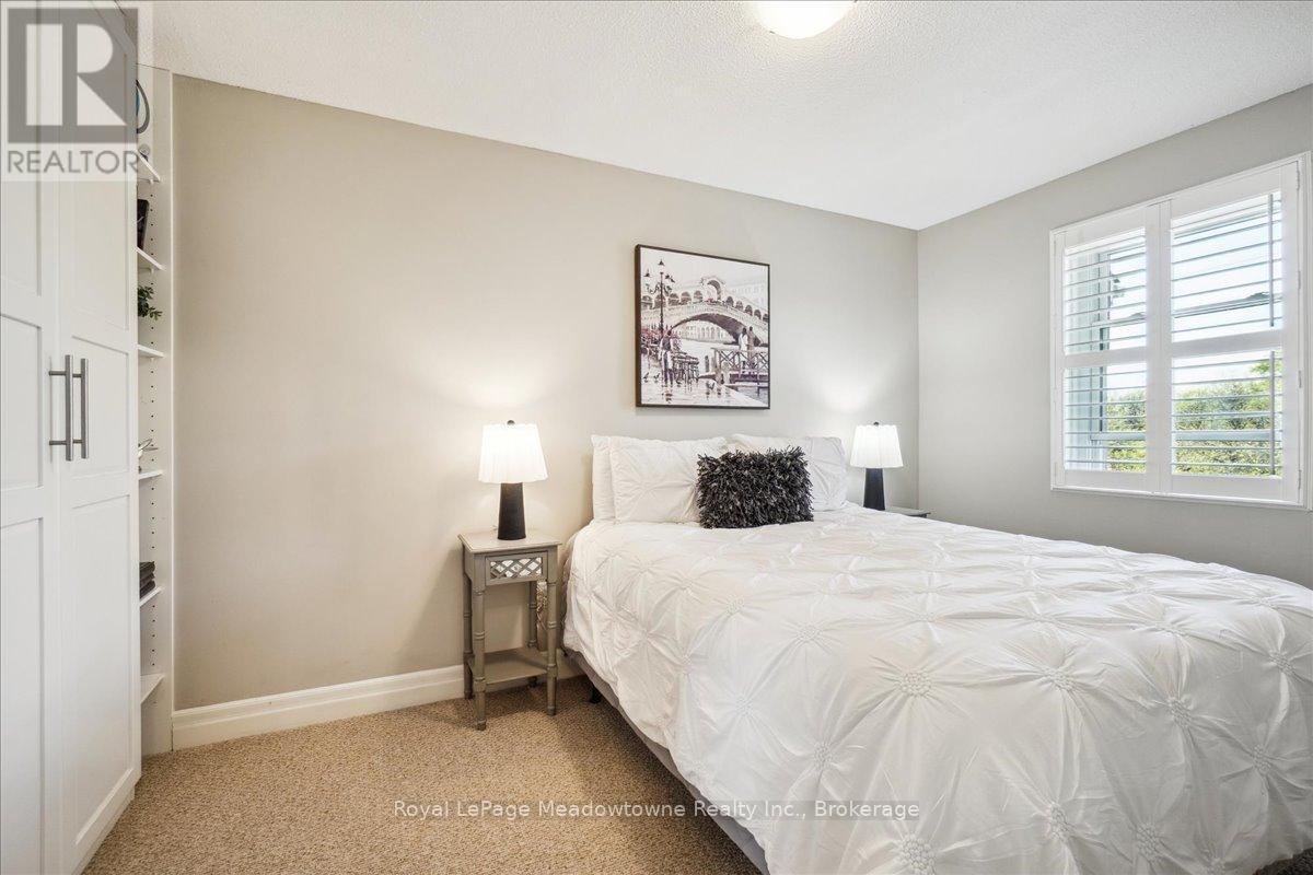 












4 - 30 HESLOP ROAD

,
Milton (OM Old Milton),




Ontario
L9T1B3

