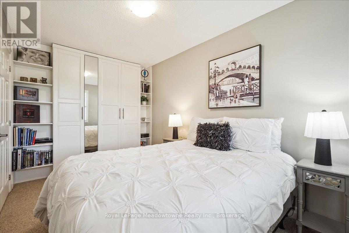 












4 - 30 HESLOP ROAD

,
Milton (OM Old Milton),




Ontario
L9T1B3

