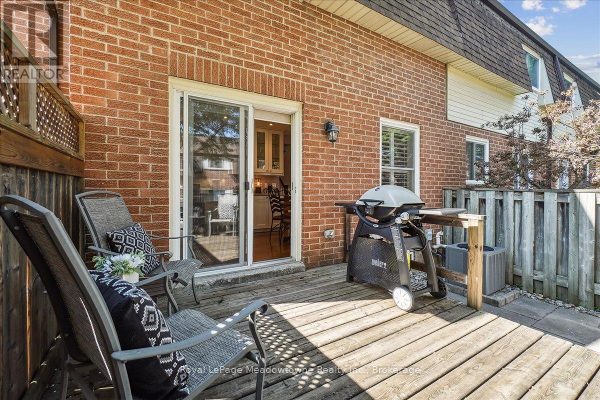 












4 - 30 HESLOP ROAD

,
Milton (OM Old Milton),




Ontario
L9T1B3

