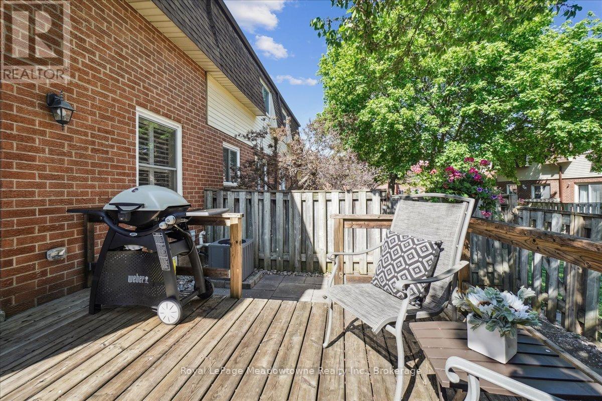 












4 - 30 HESLOP ROAD

,
Milton (OM Old Milton),




Ontario
L9T1B3

