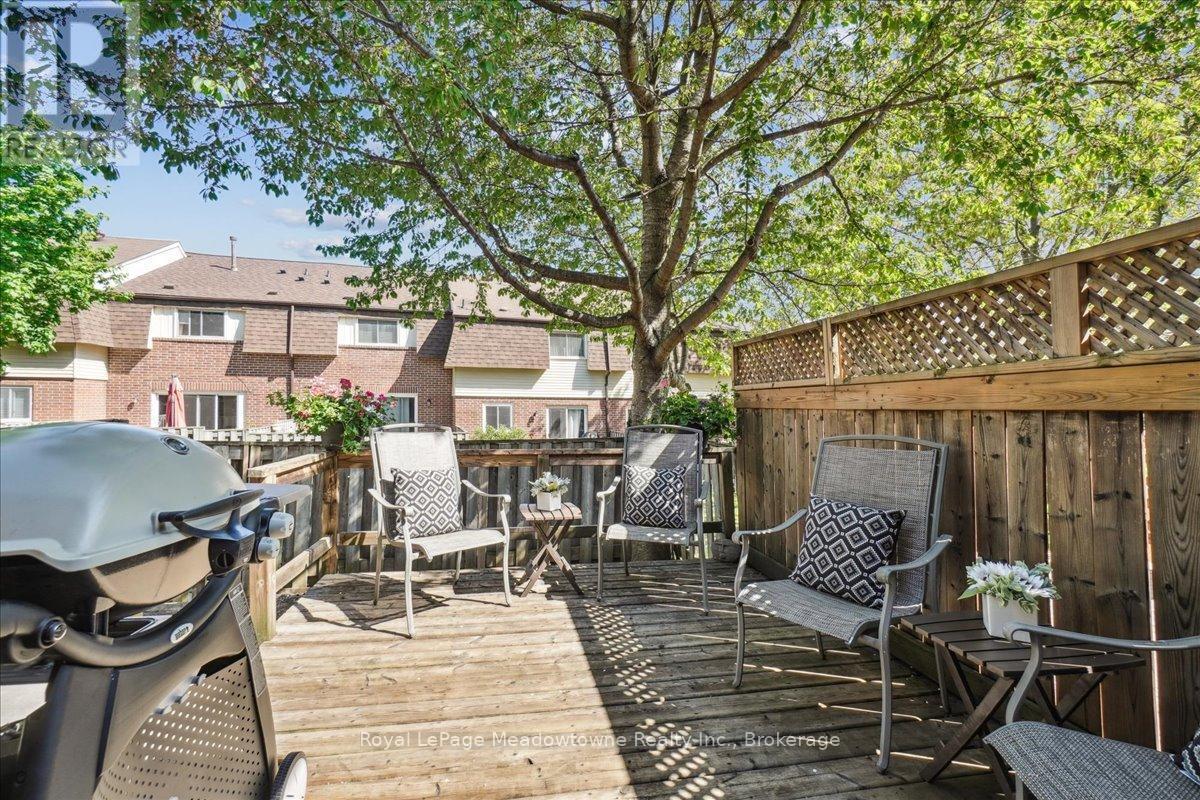 












4 - 30 HESLOP ROAD

,
Milton (OM Old Milton),




Ontario
L9T1B3

