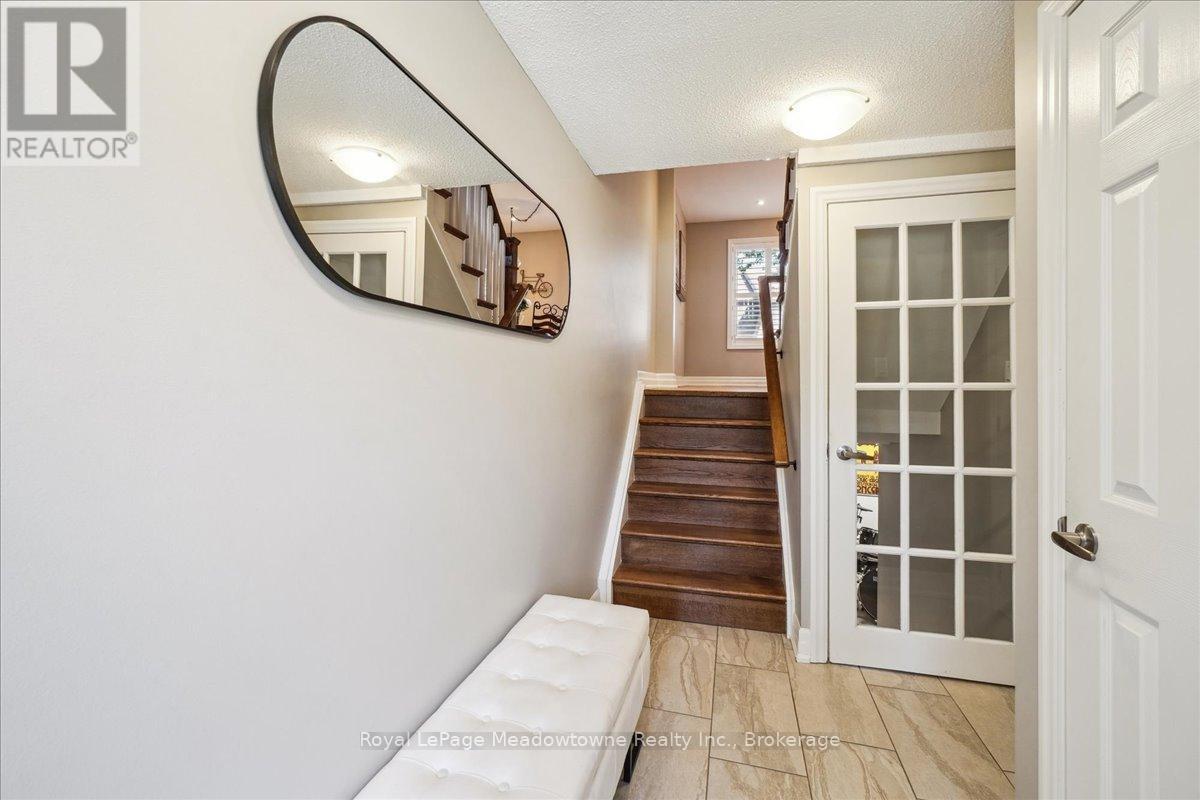 












4 - 30 HESLOP ROAD

,
Milton (OM Old Milton),




Ontario
L9T1B3

